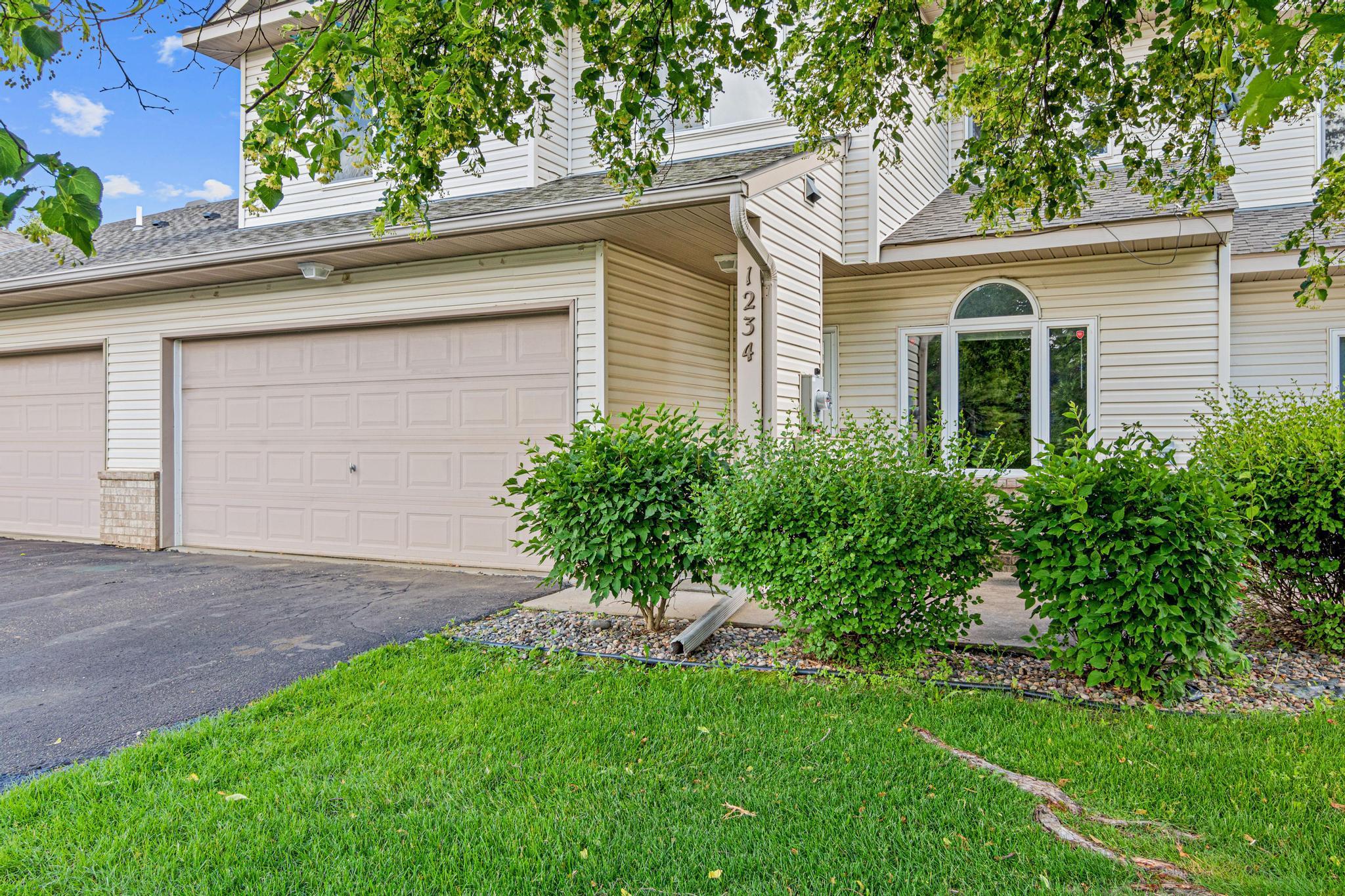 1234 Crystal Place E Property Photo 5