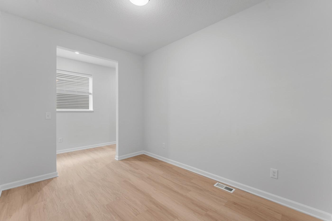 10559 Glenbrook Avenue S Property Photo 8