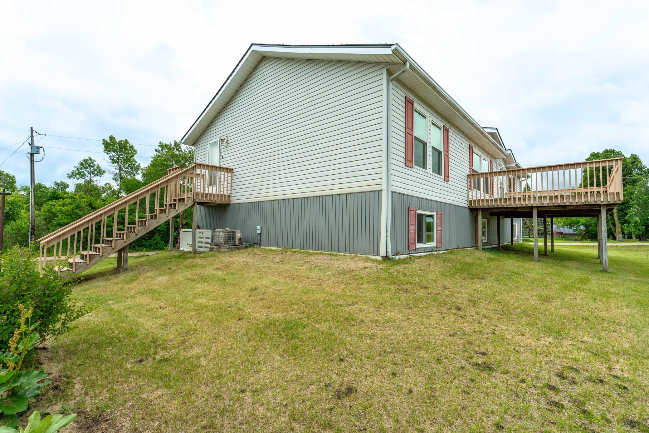 22733 Treetop Road Property Photo 9