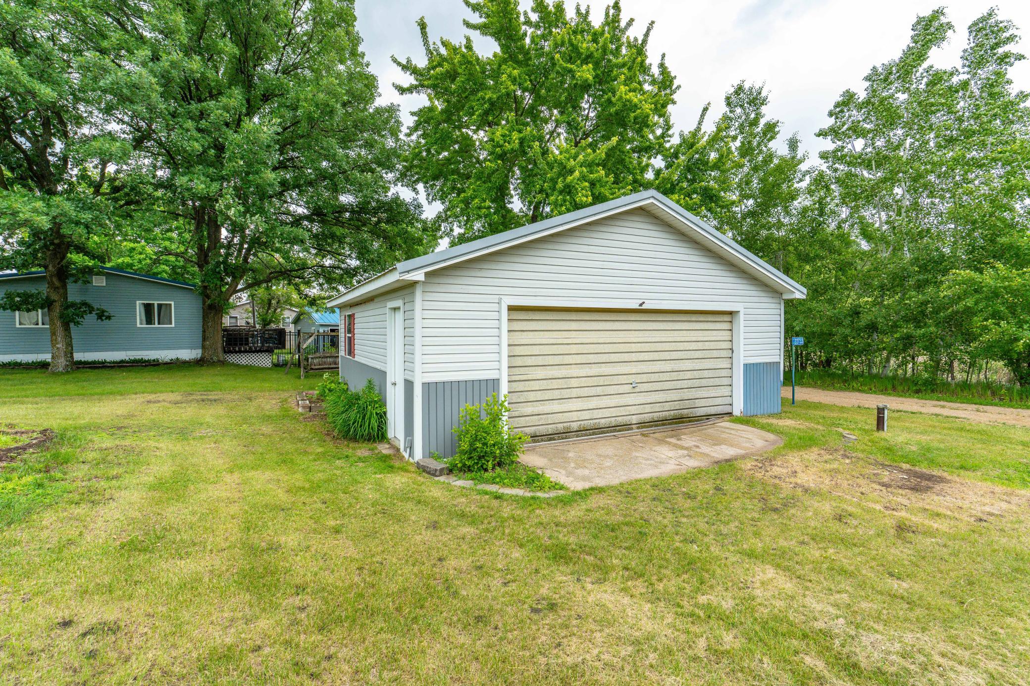 22733 Treetop Road Property Photo 15
