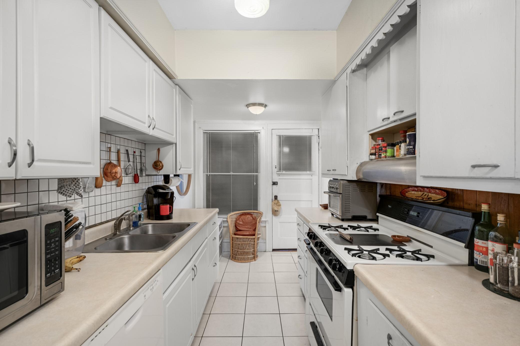 2121 Penn Avenue S Property Photo 10