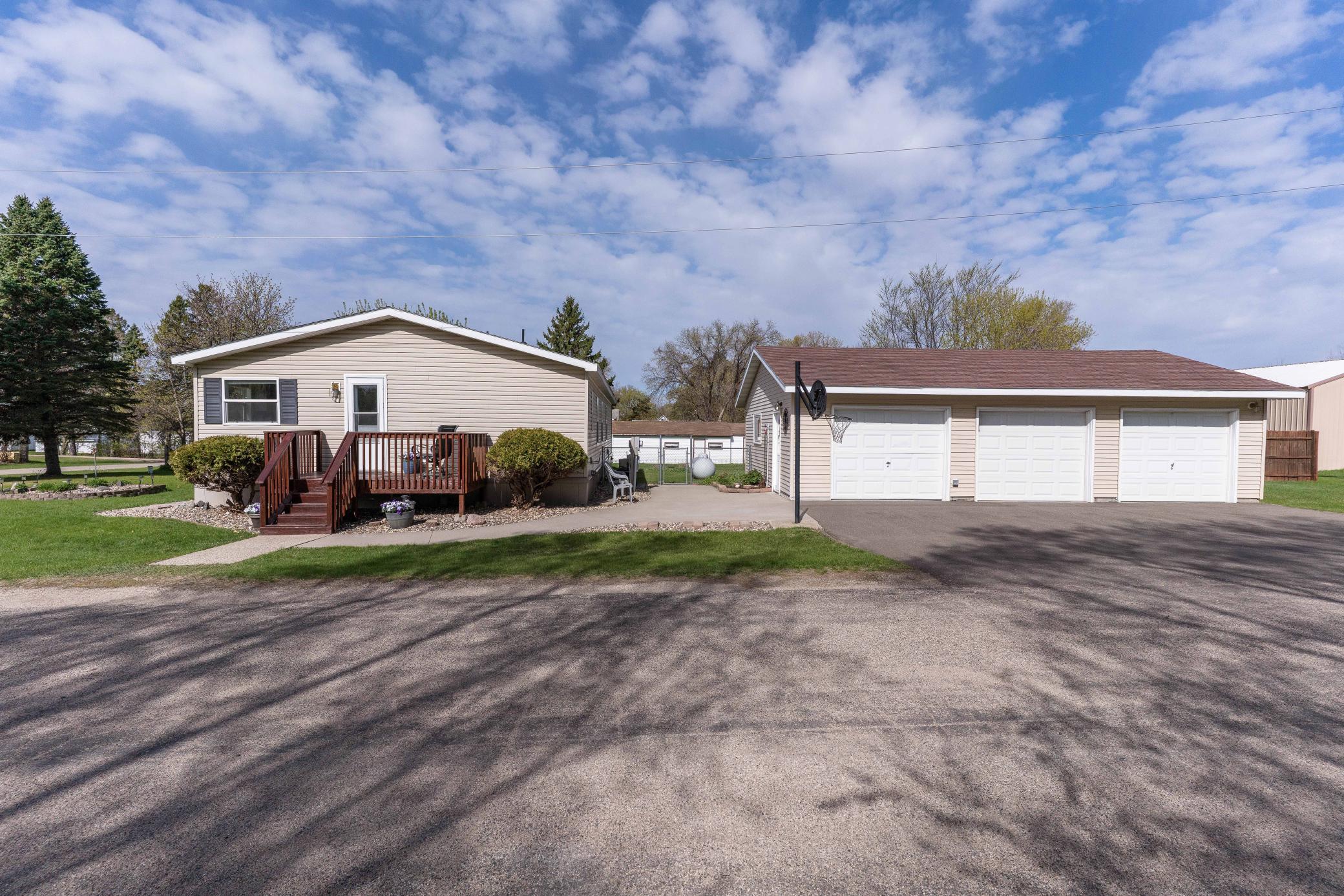 211 E Central Avenue Property Photo 4