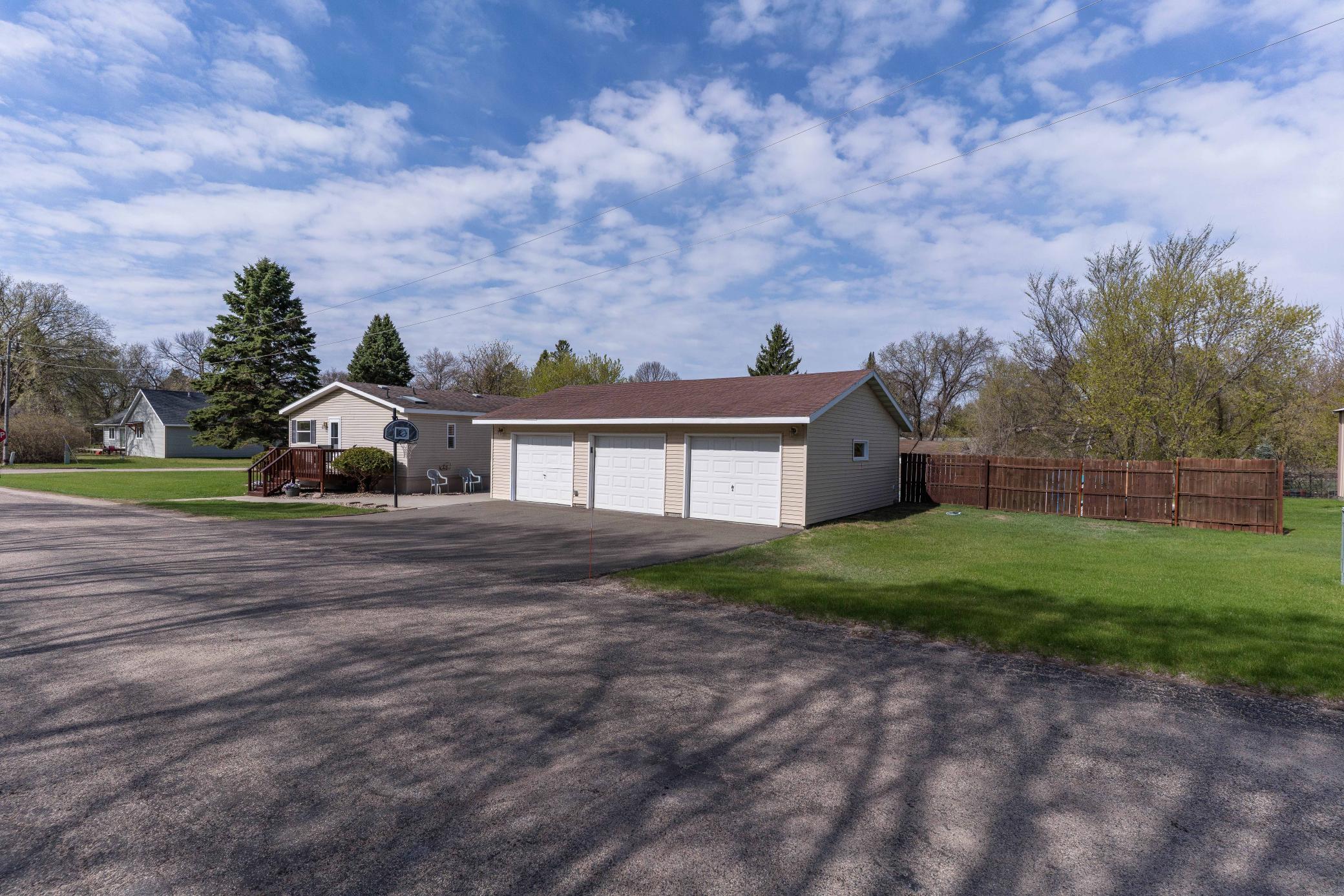 211 E Central Avenue Property Photo 5