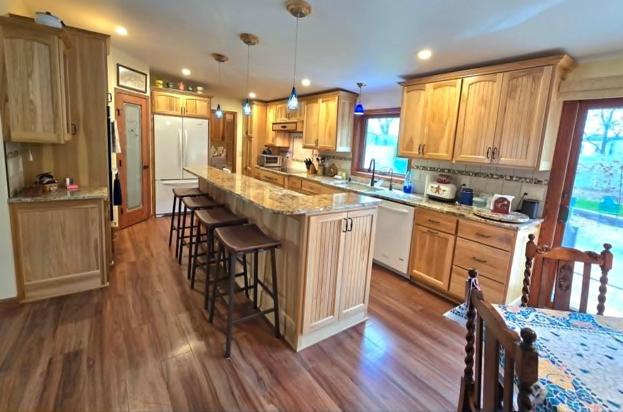 324 W 7th Street Property Photo 5