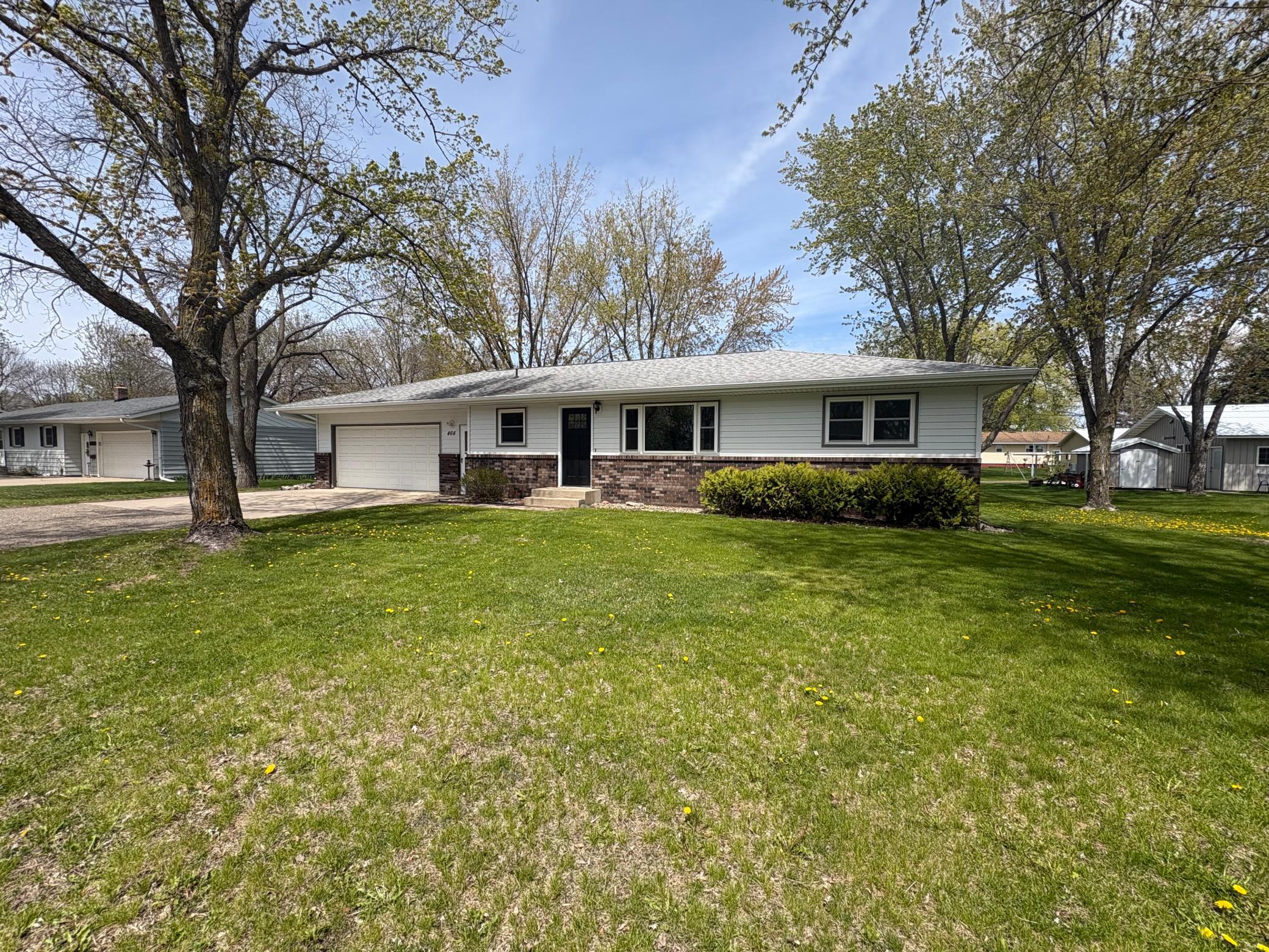 464 Main Street E Property Photo 1