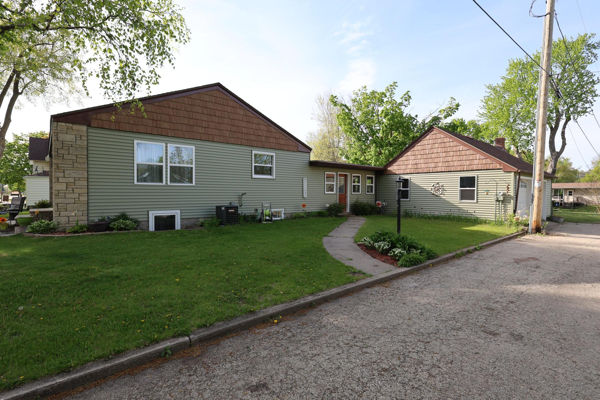 708 3rd Street Property Photo 4