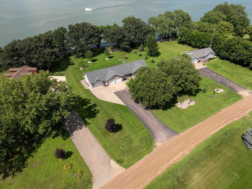 4 S Fox Lake Drive E Property Photo 1