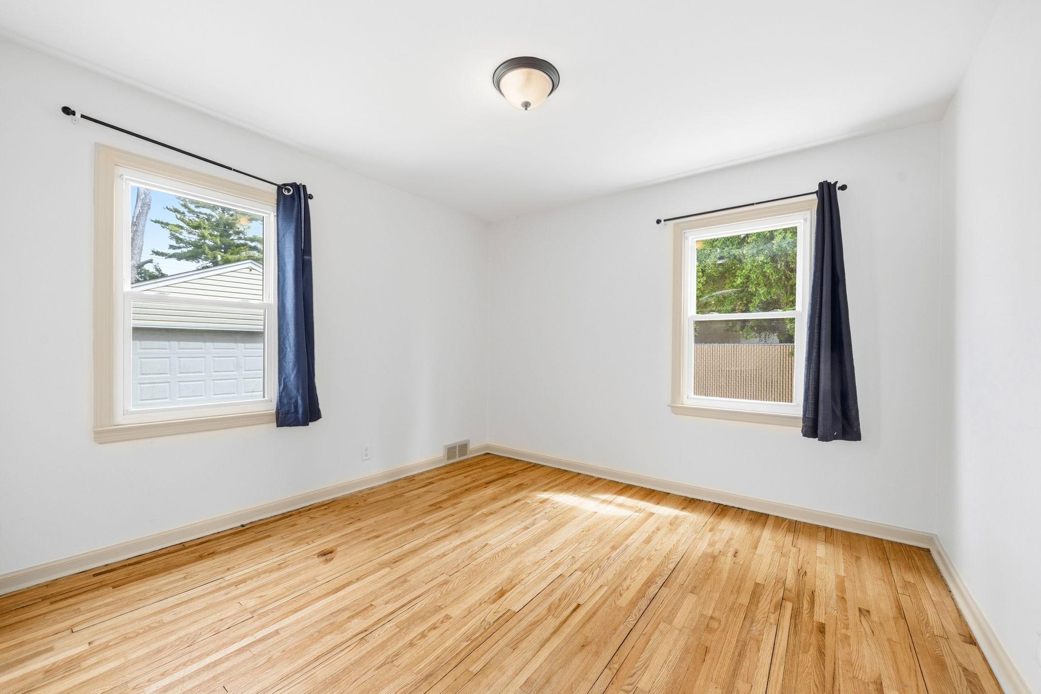 1211 Lealand Road E Property Photo 9