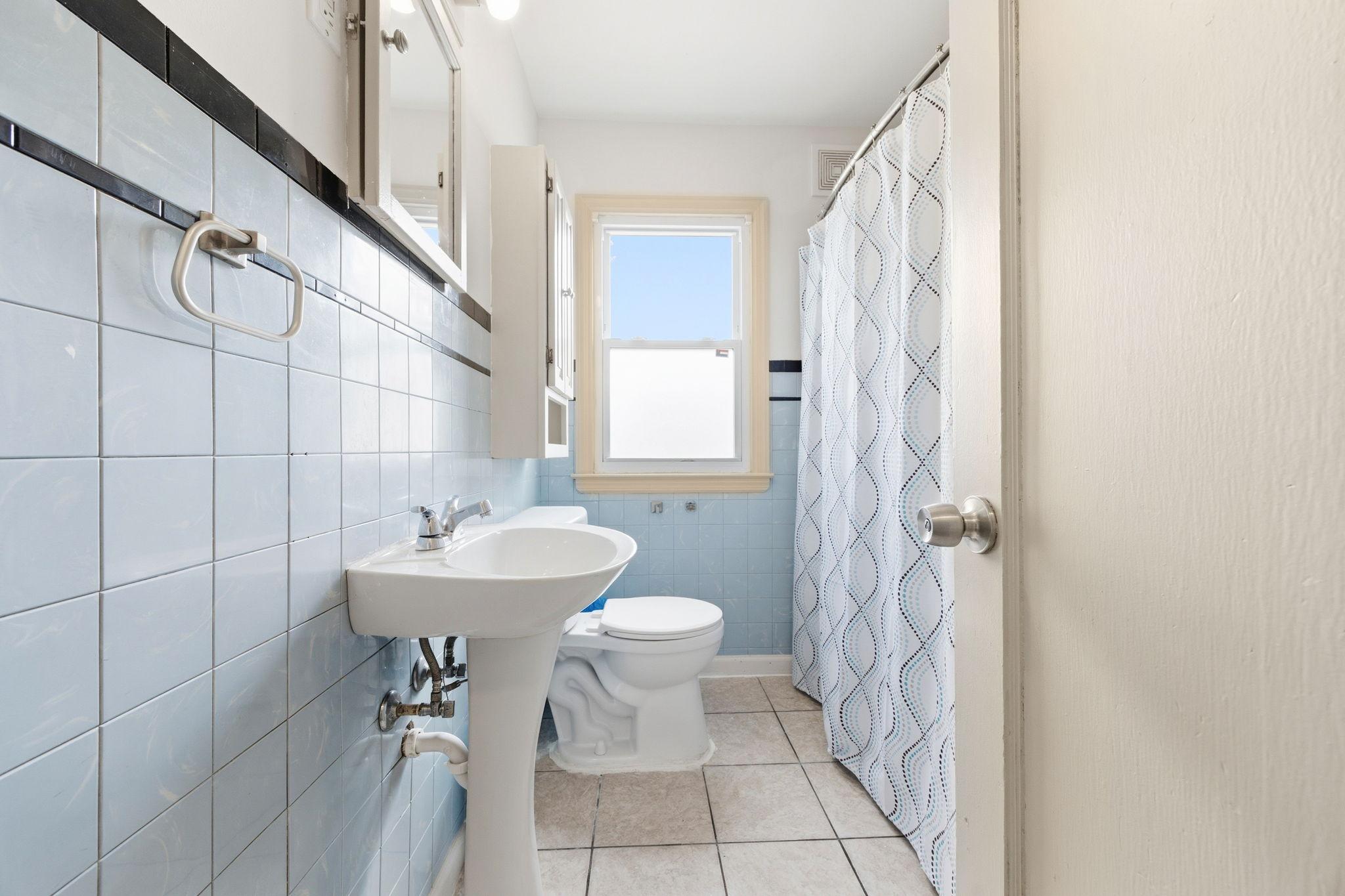 1211 Lealand Road E Property Photo 12