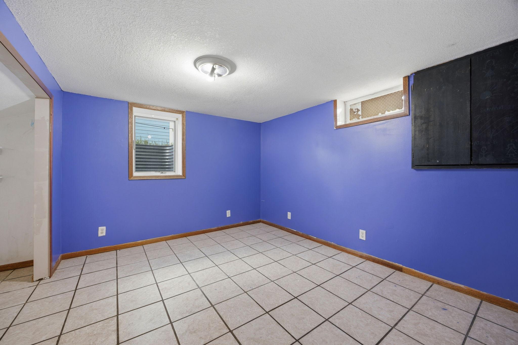 1211 Lealand Road E Property Photo 15
