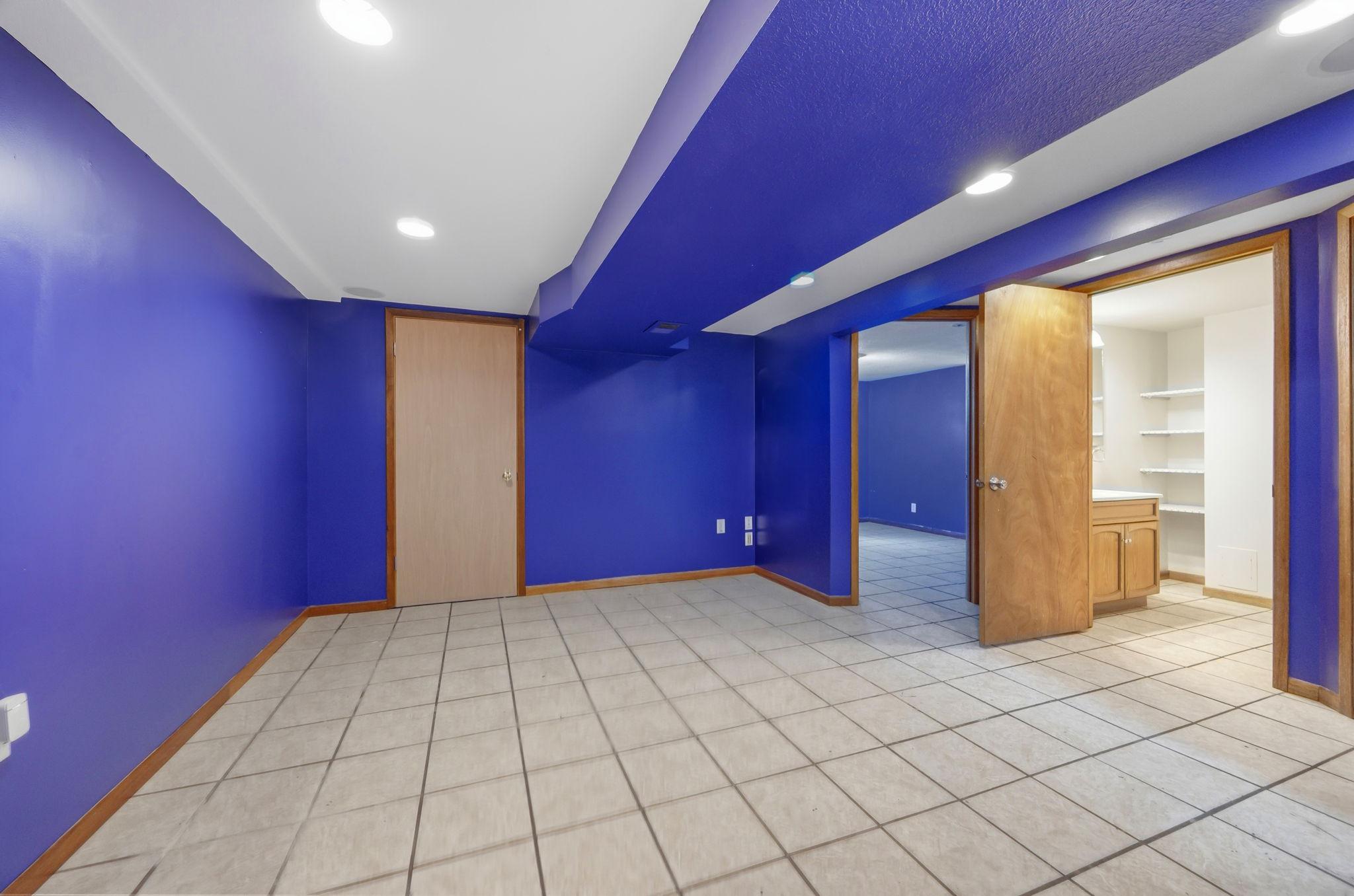 1211 Lealand Road E Property Photo 16