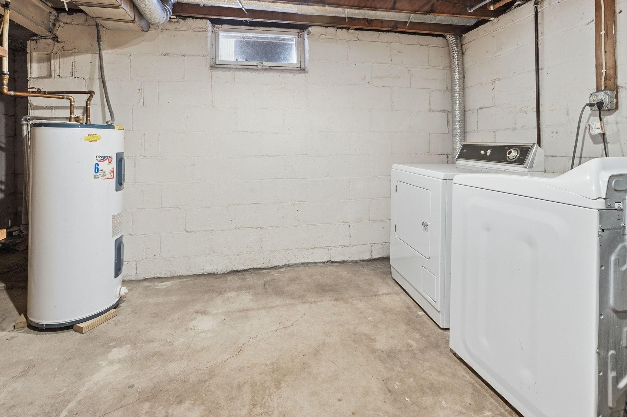 1211 Lealand Road E Property Photo 19