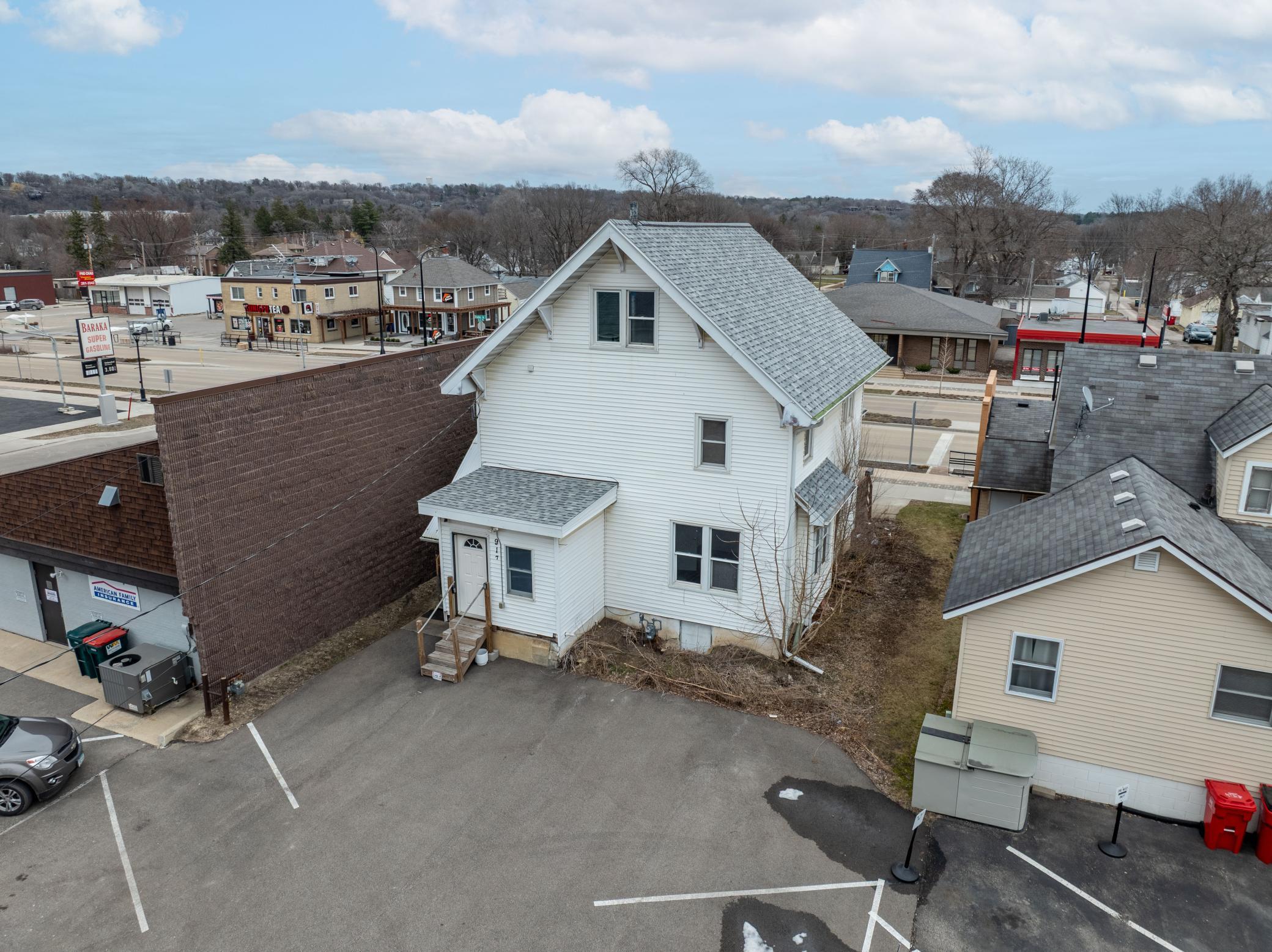 917 Broadway Avenue N Property Photo