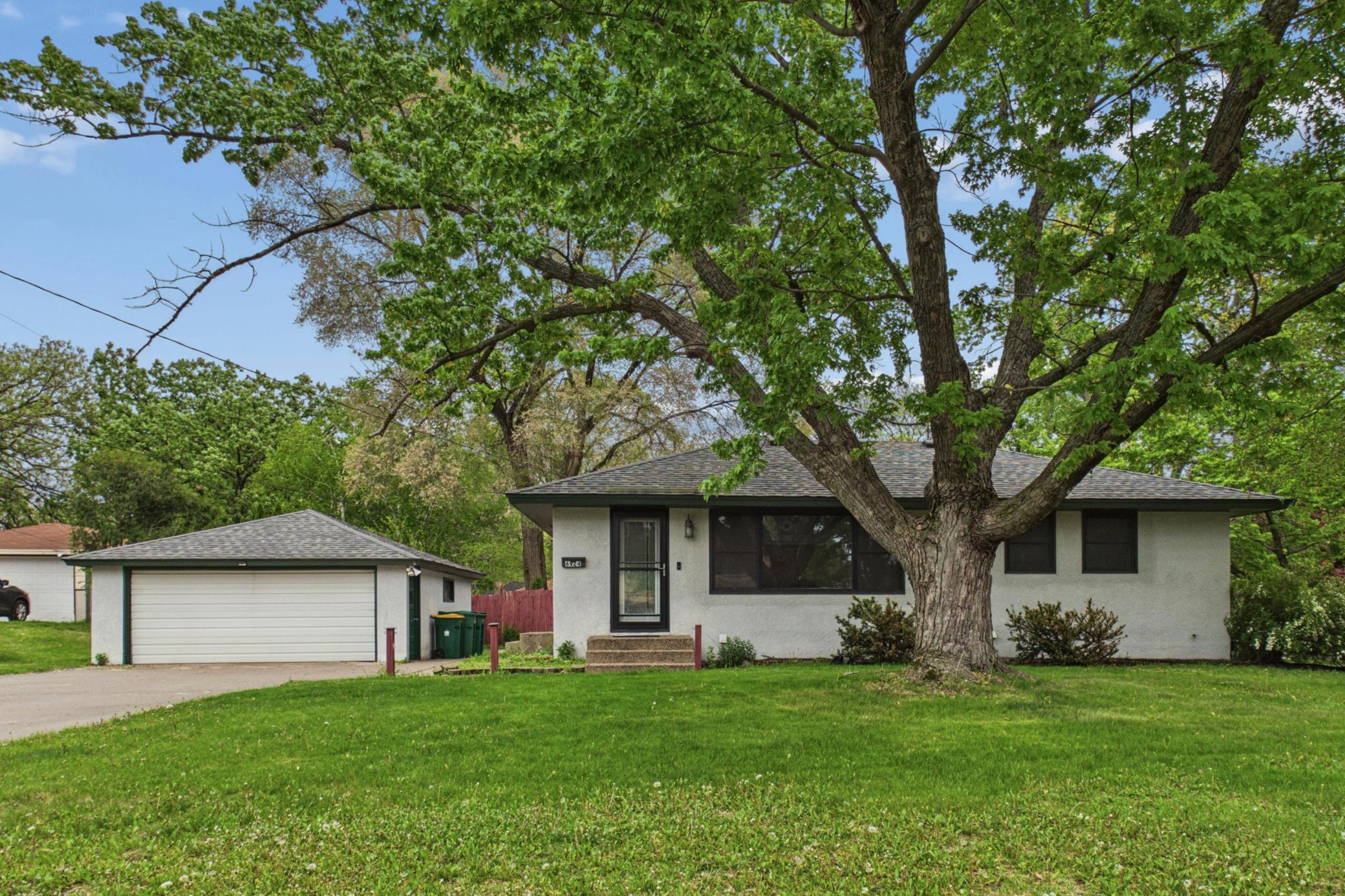 6924 Drew Avenue N Property Photo 1