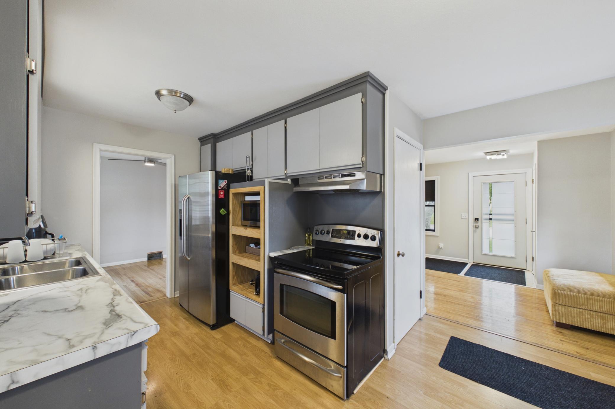 6924 Drew Avenue N Property Photo 7