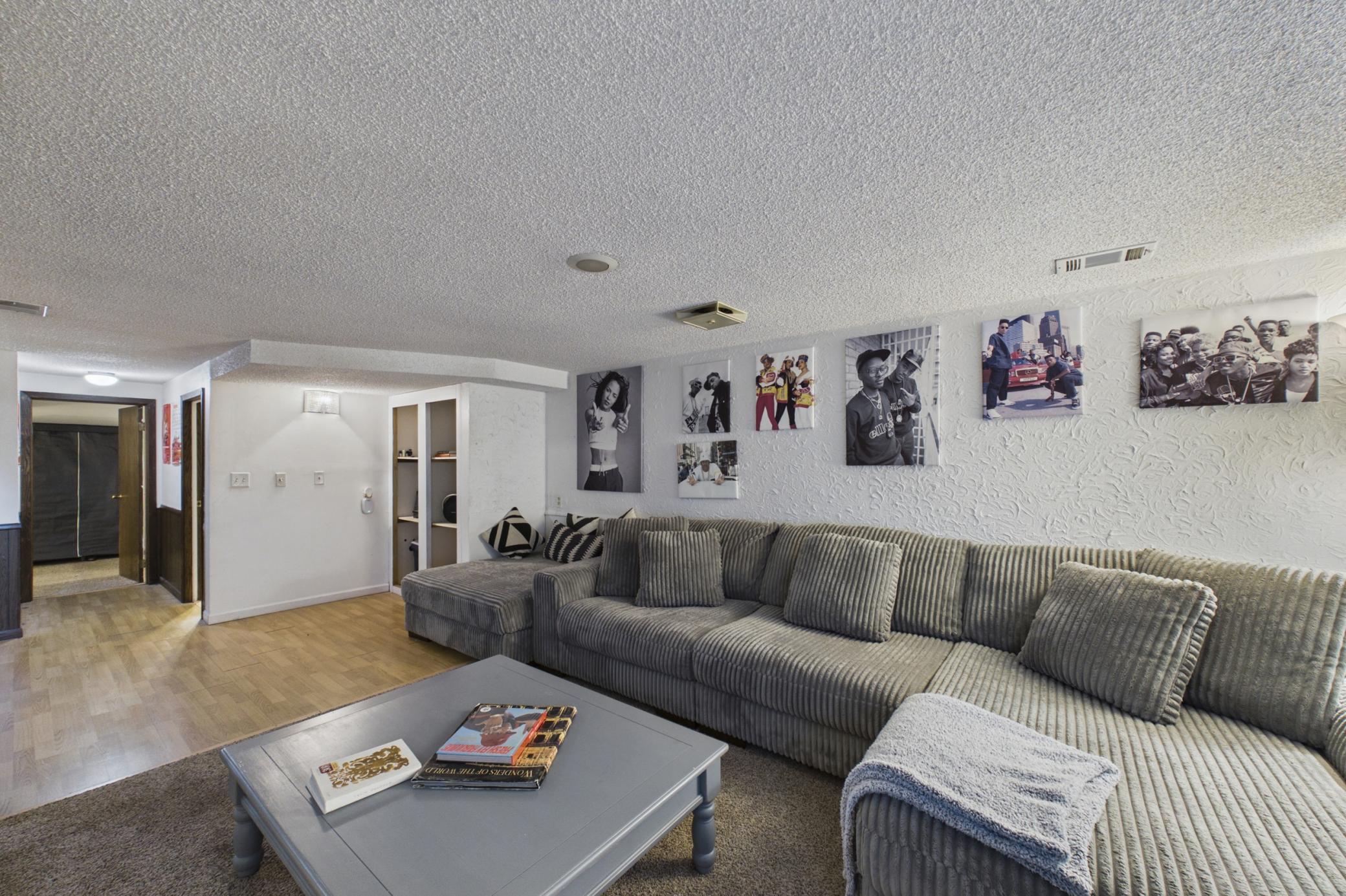 6924 Drew Avenue N Property Photo 13