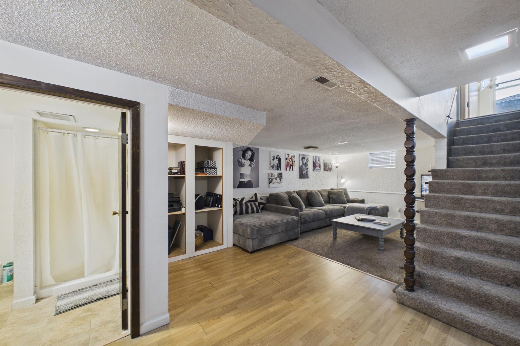 6924 Drew Avenue N Property Photo 14