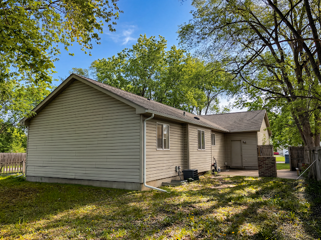 5259 Knox Avenue N Property Photo 5