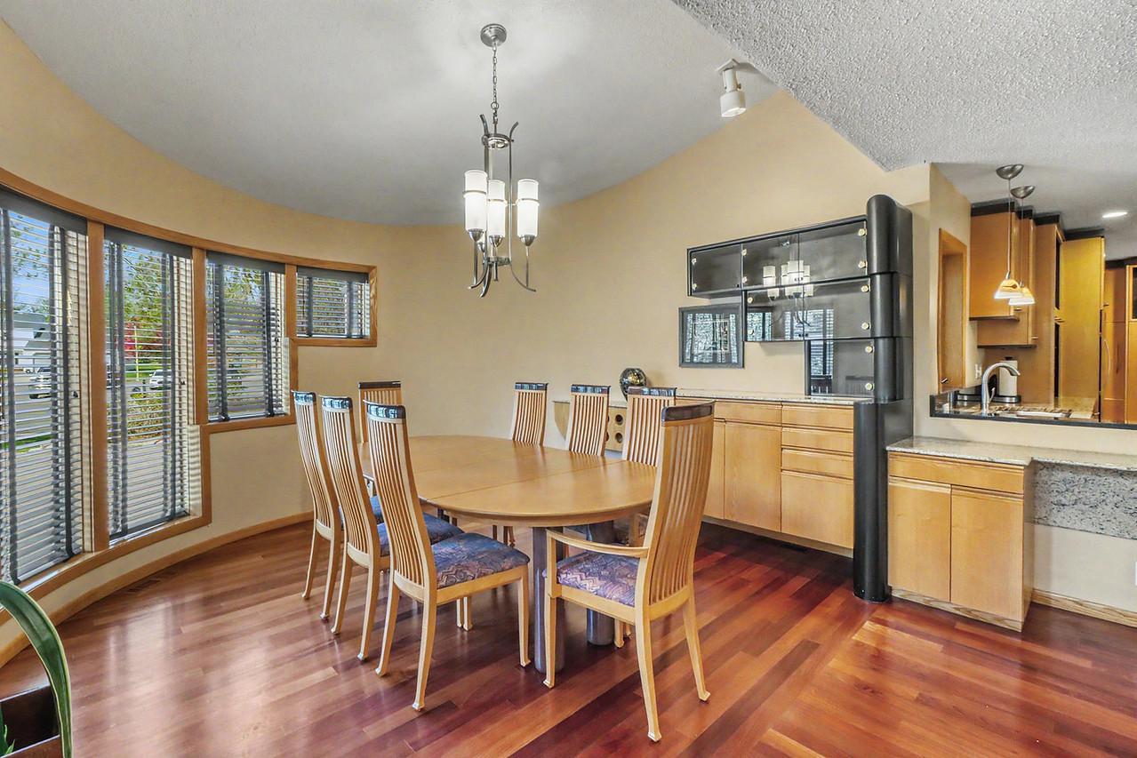 75 Prairiewood Drive S Property Photo 23