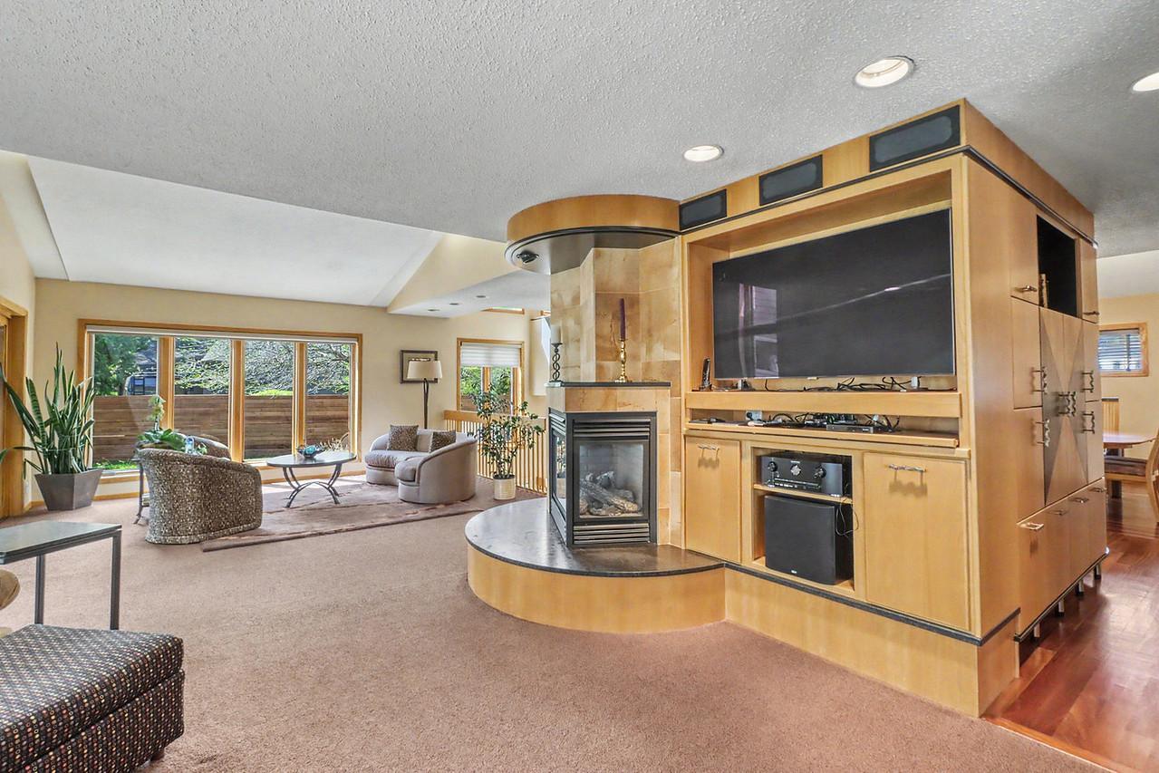 75 Prairiewood Drive S Property Photo 26