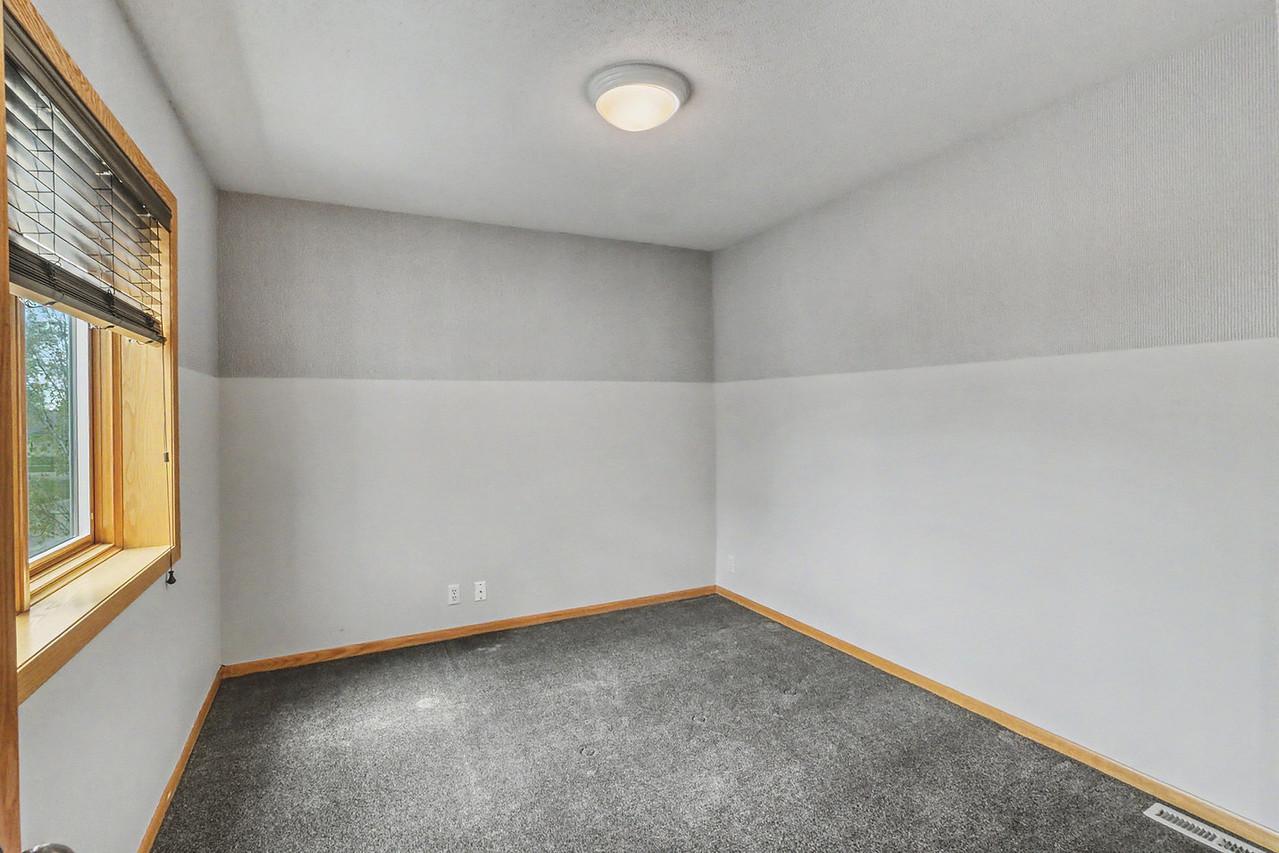 75 Prairiewood Drive S Property Photo 55