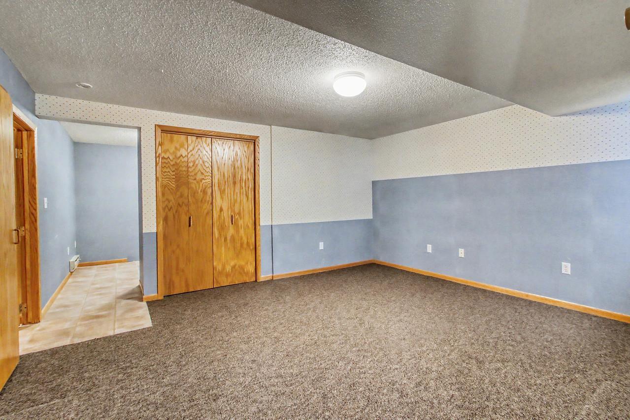 75 Prairiewood Drive S Property Photo 63