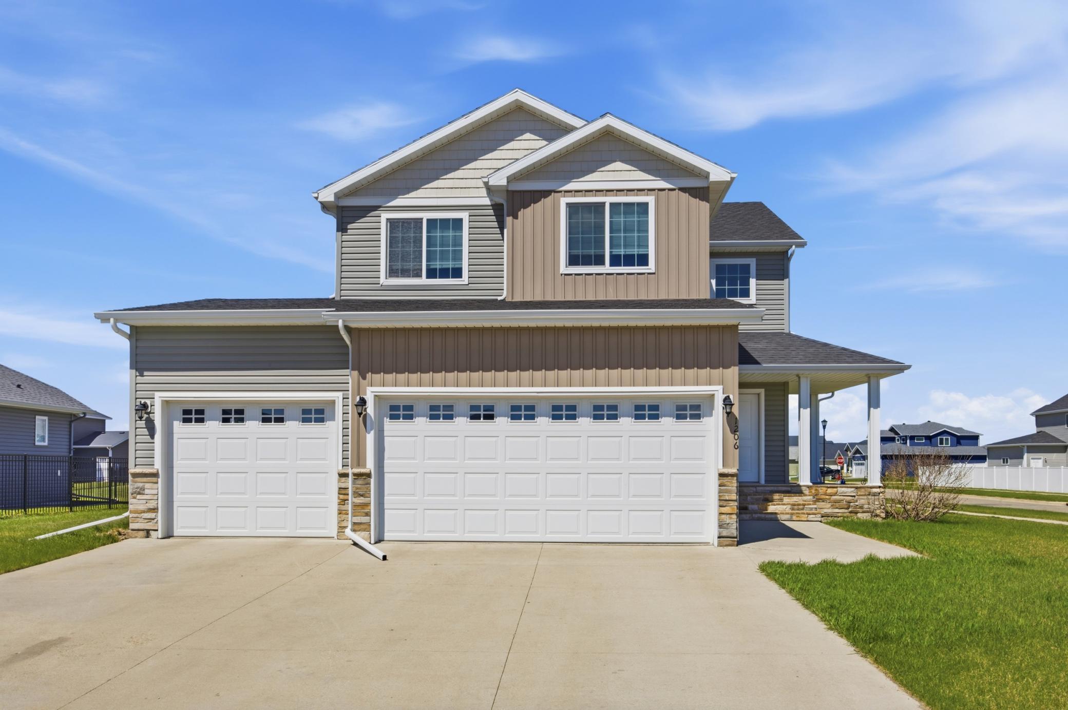 1206 Commander Drive W Property Photo 1