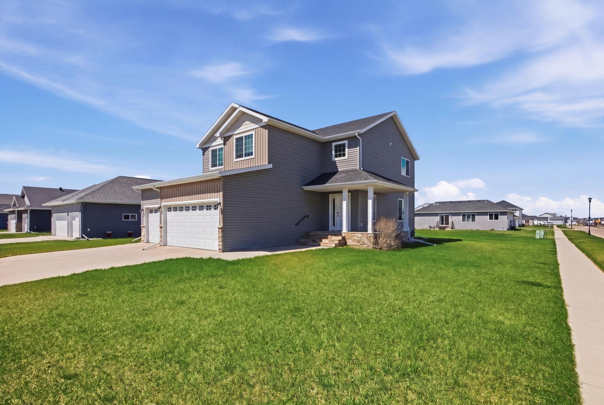 1206 Commander Drive W Property Photo 2