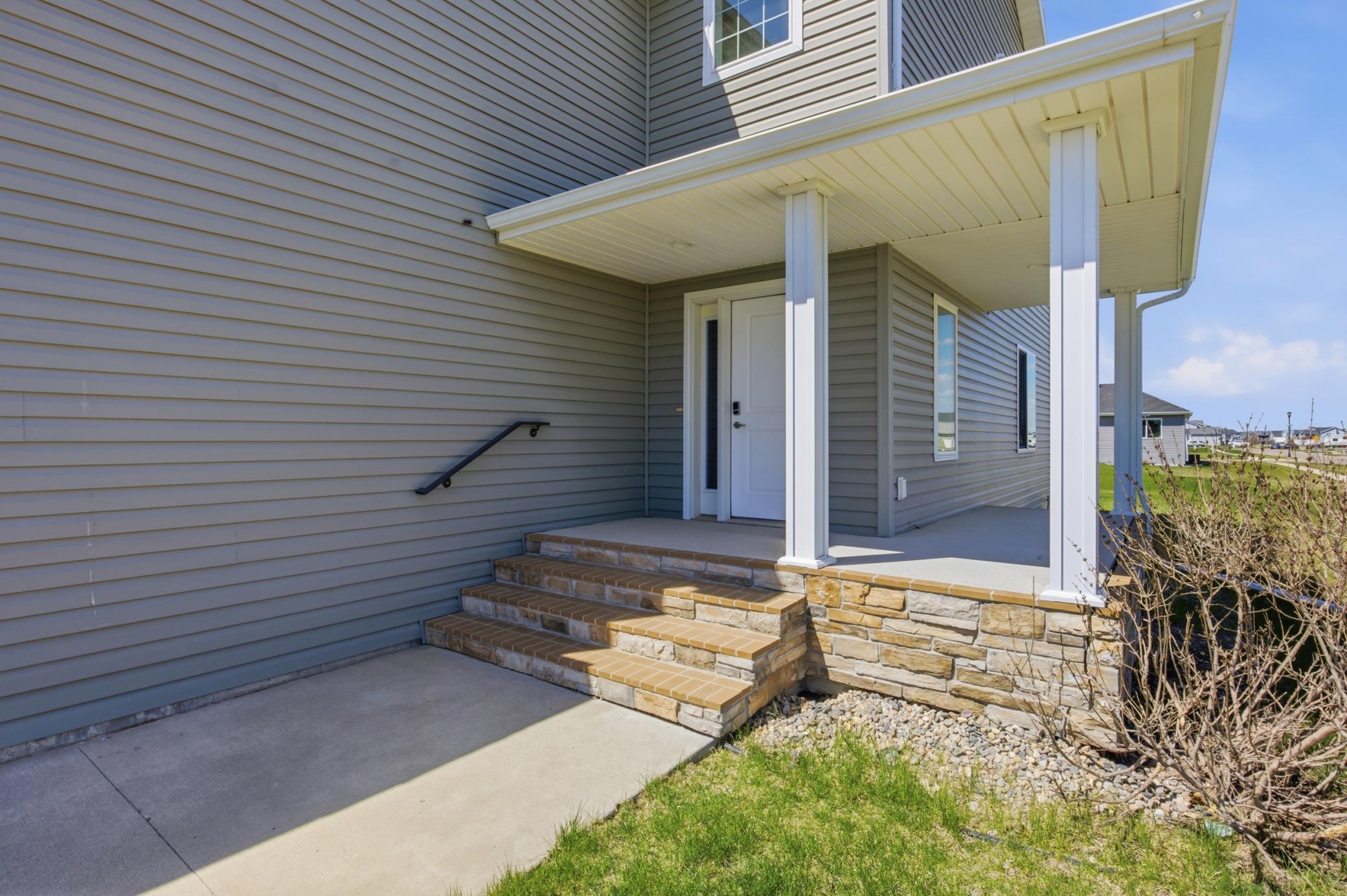1206 Commander Drive W Property Photo 3