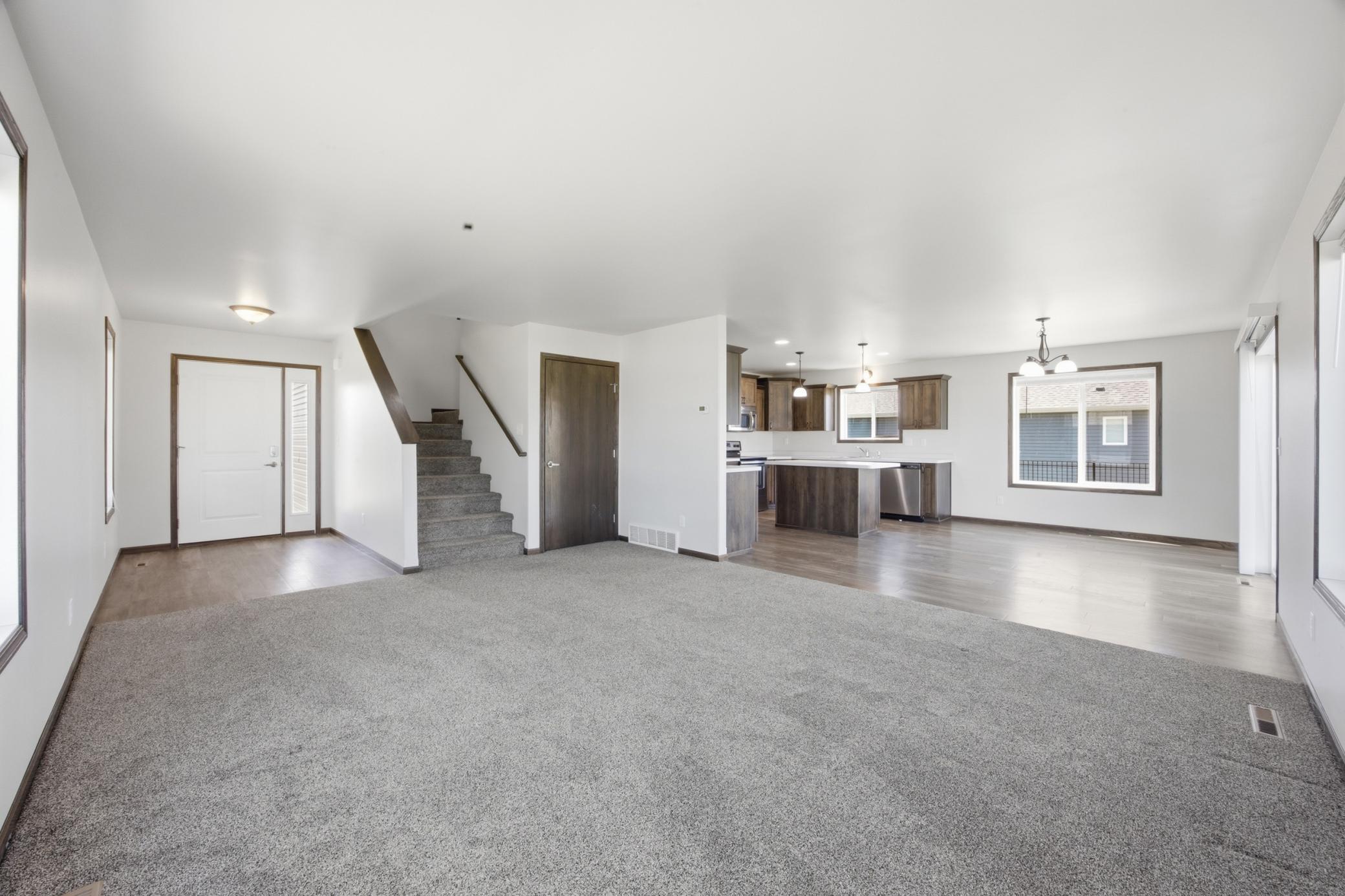 1206 Commander Drive W Property Photo 5