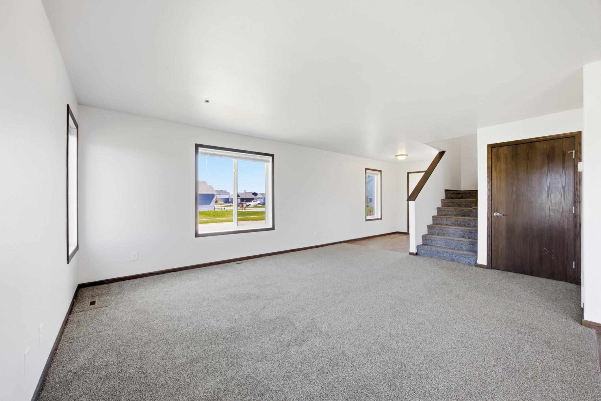 1206 Commander Drive W Property Photo 6