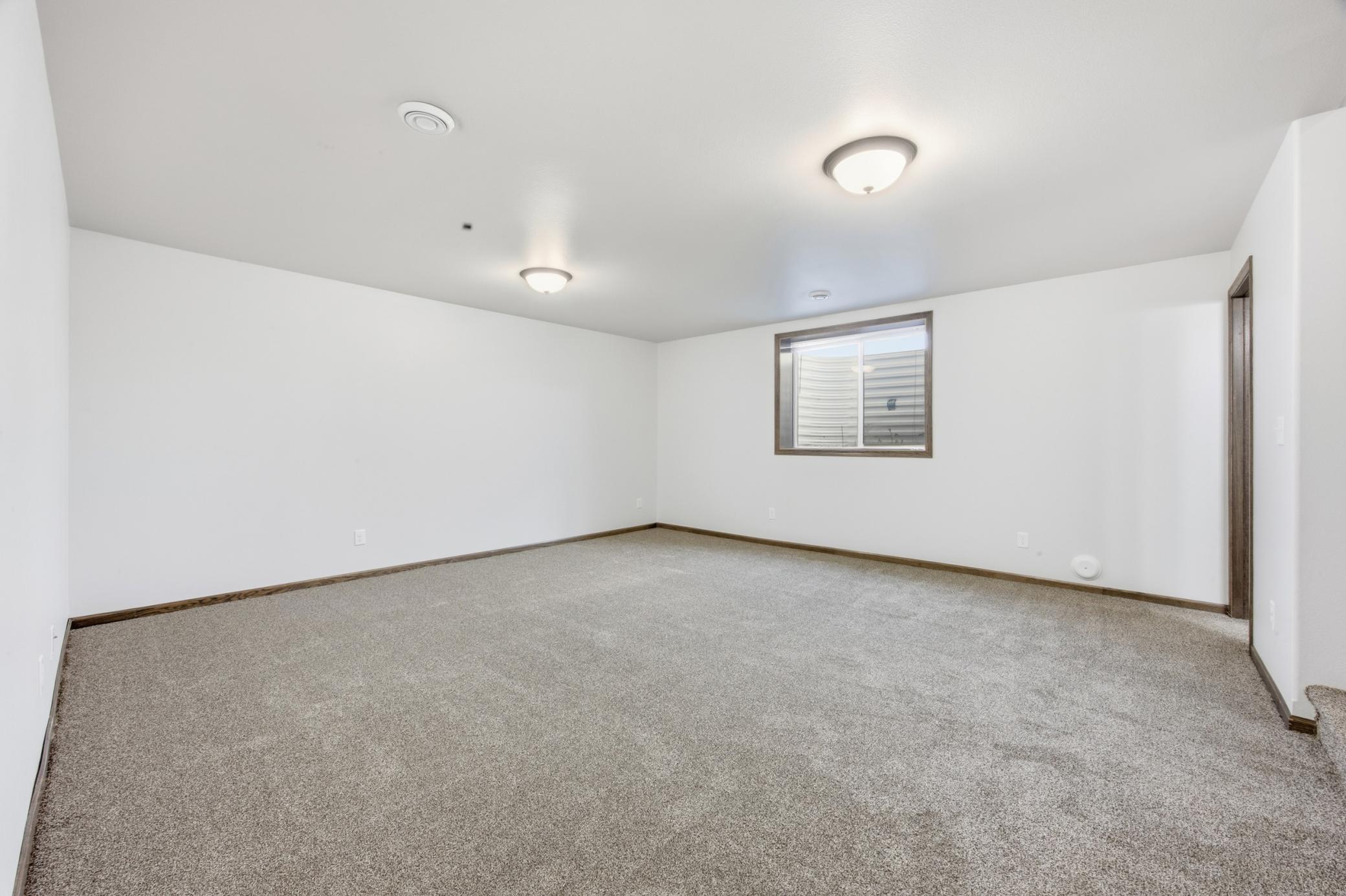 1206 Commander Drive W Property Photo 23