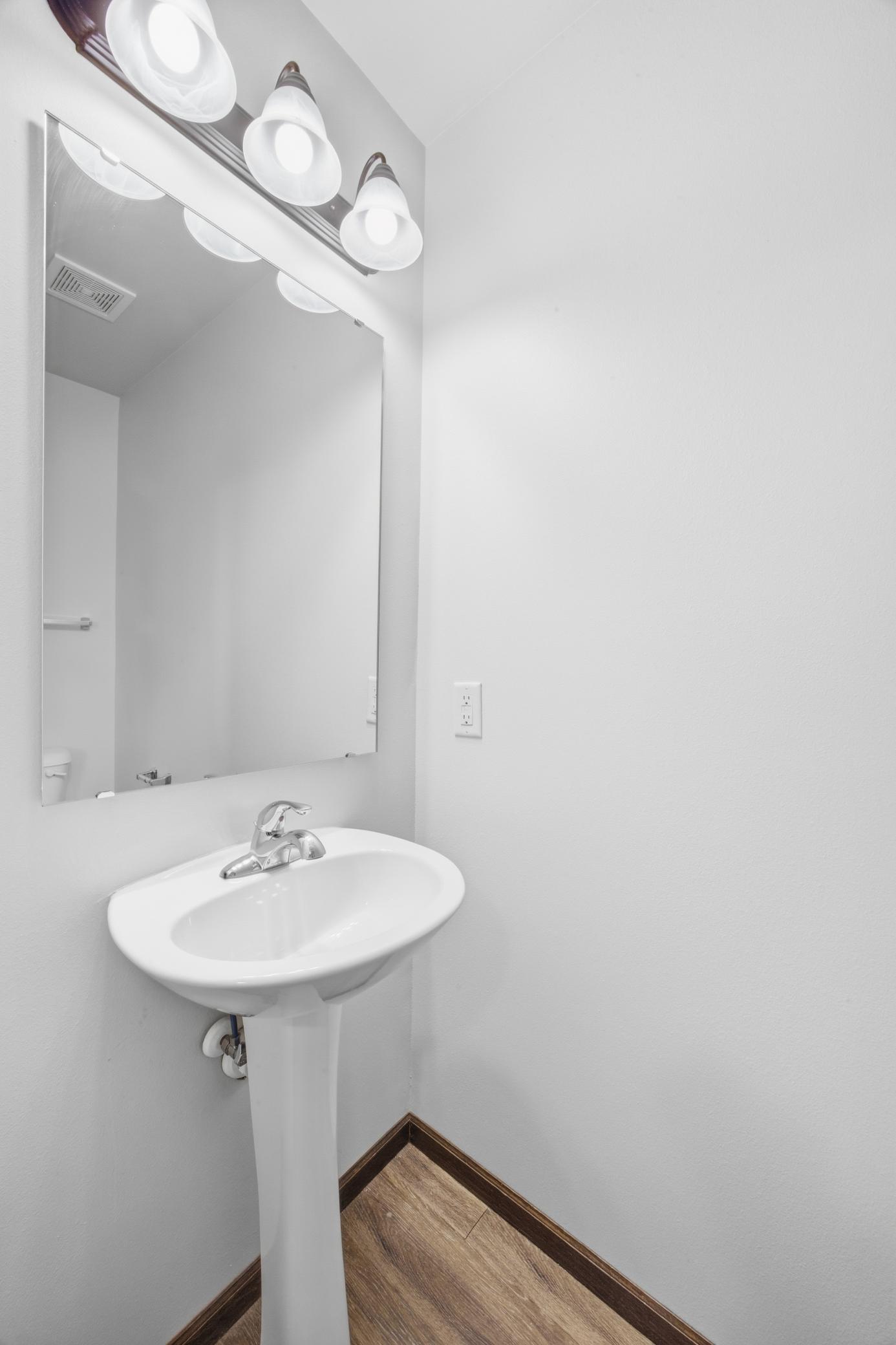 1206 Commander Drive W Property Photo 29