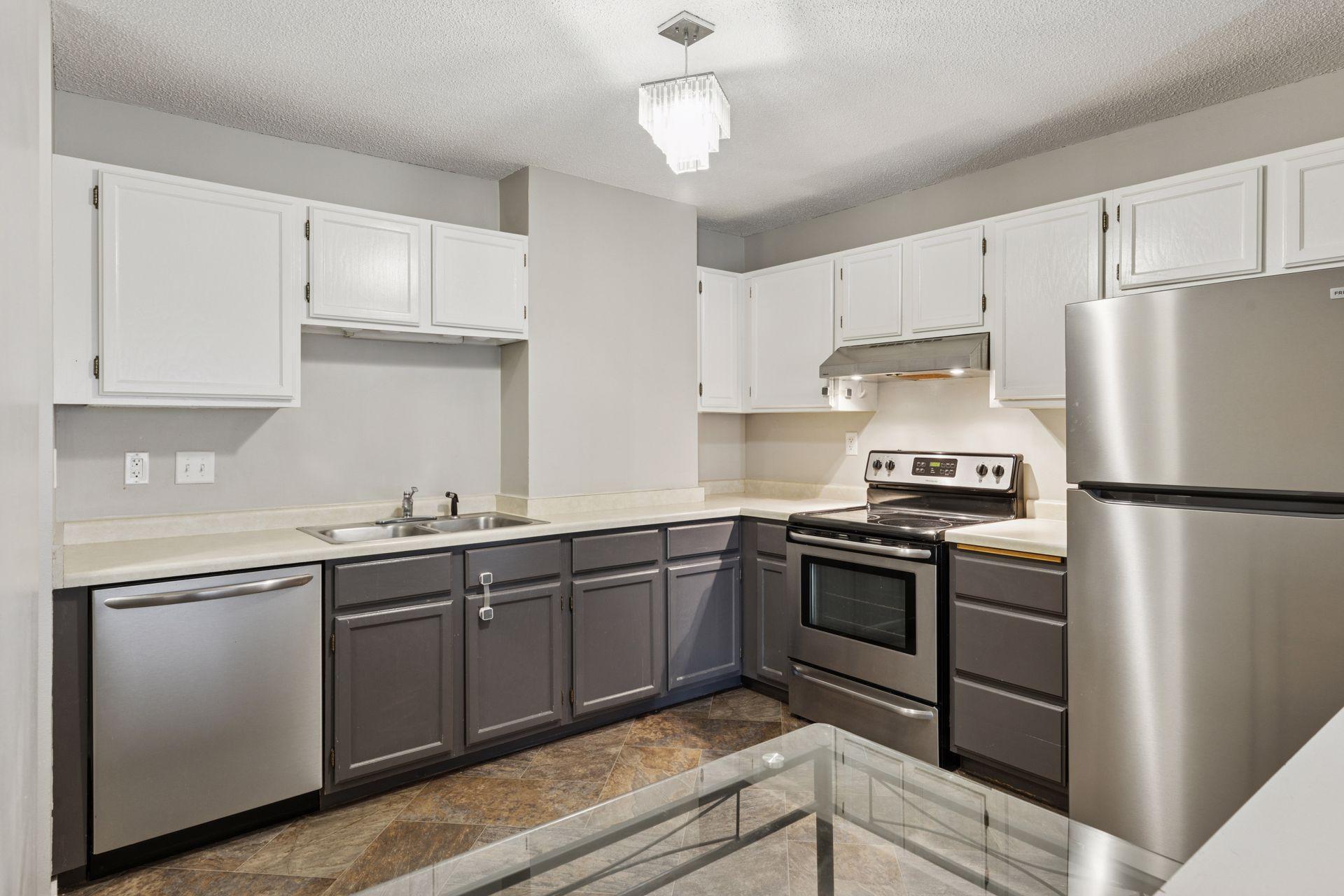 66 9th Street E 1609 Property Photo 3