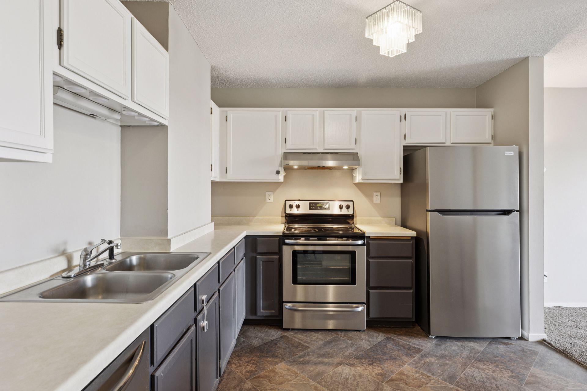 66 9th Street E 1609 Property Photo 4