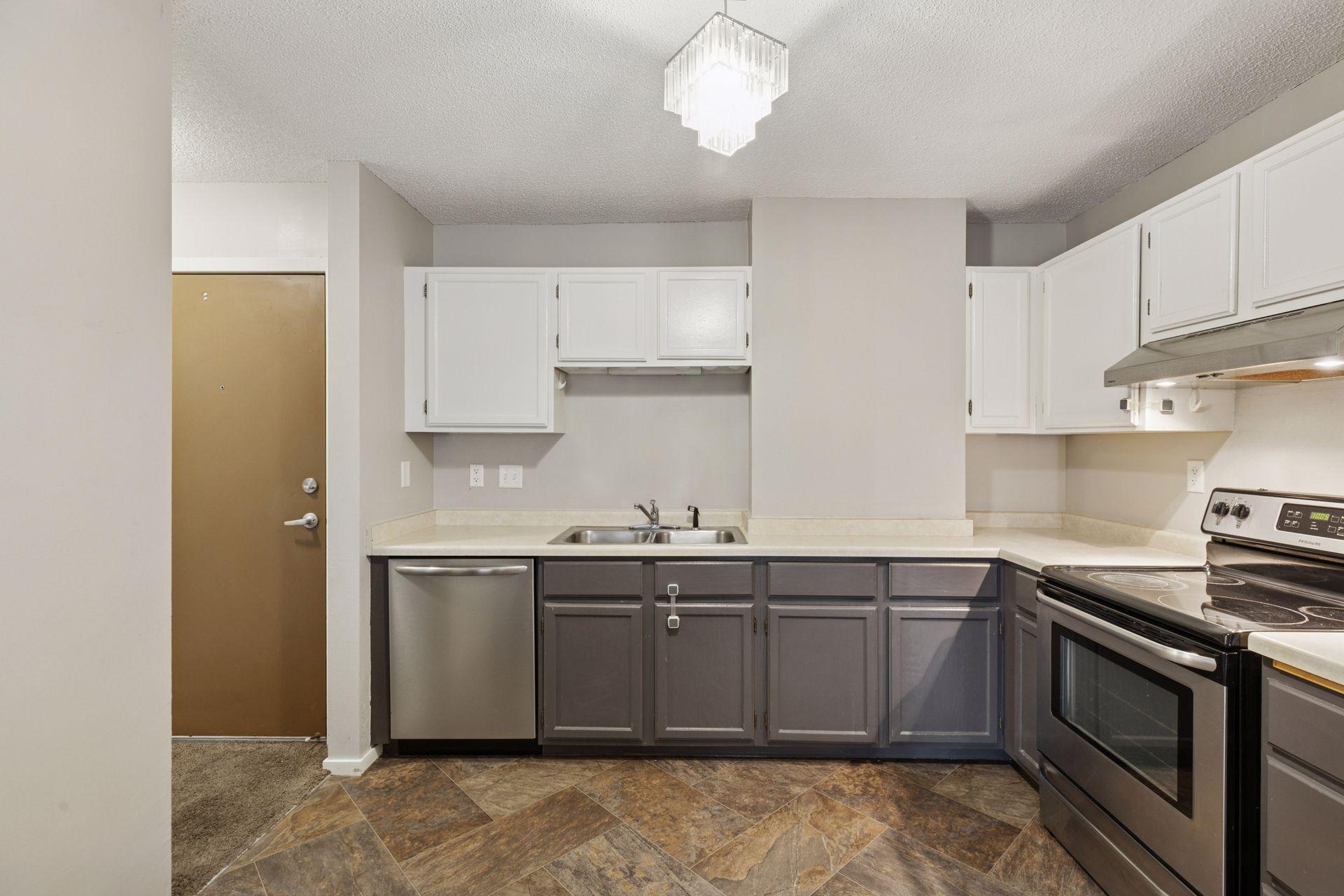 66 9th Street E 1609 Property Photo 5