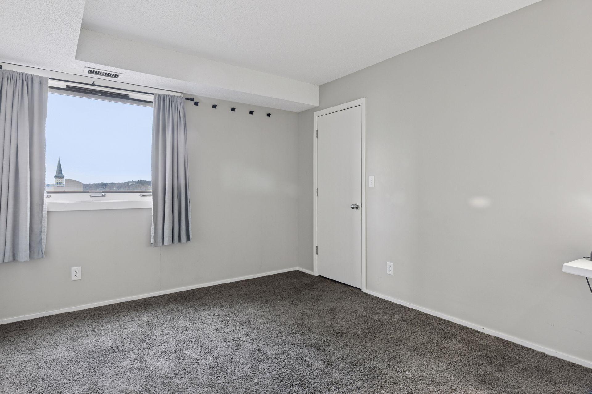 66 9th Street E 1609 Property Photo 11