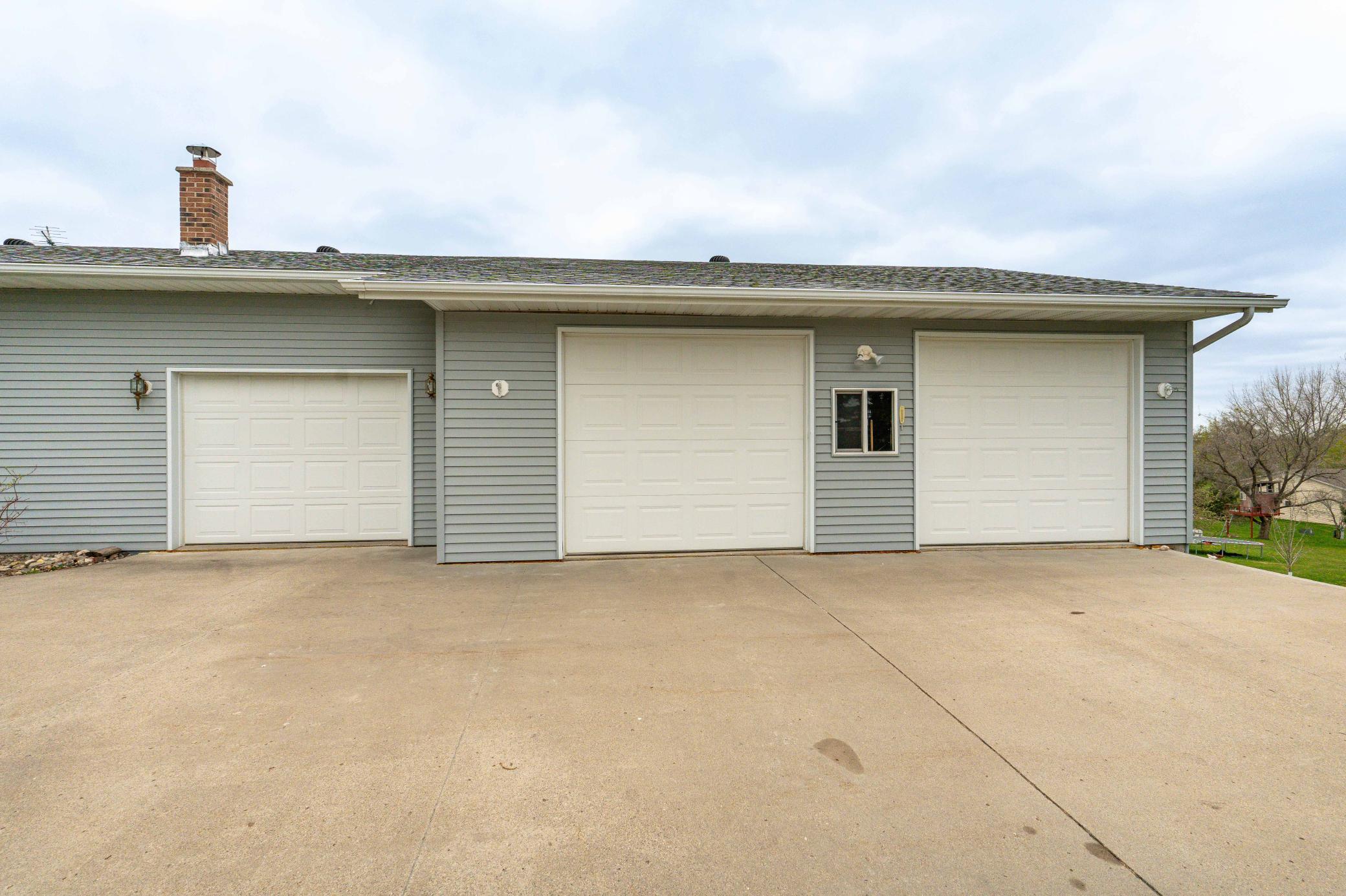 16990 River Oaks Boulevard Property Photo 3