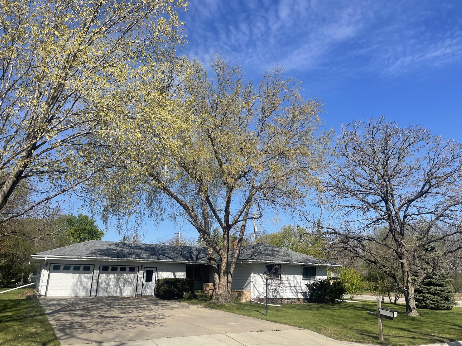 775 2nd Street E Property Photo 1