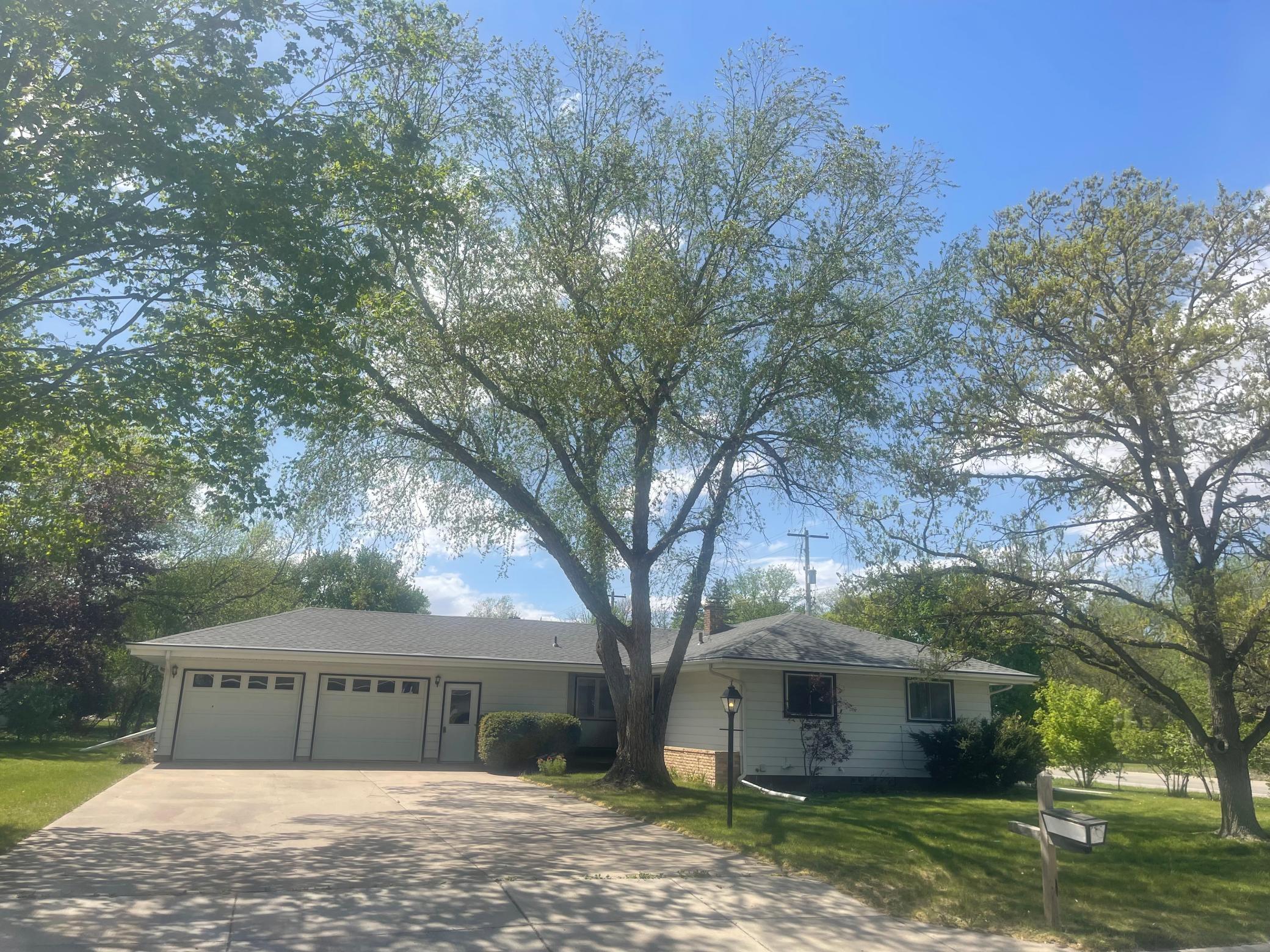 775 2nd Street E Property Photo 25