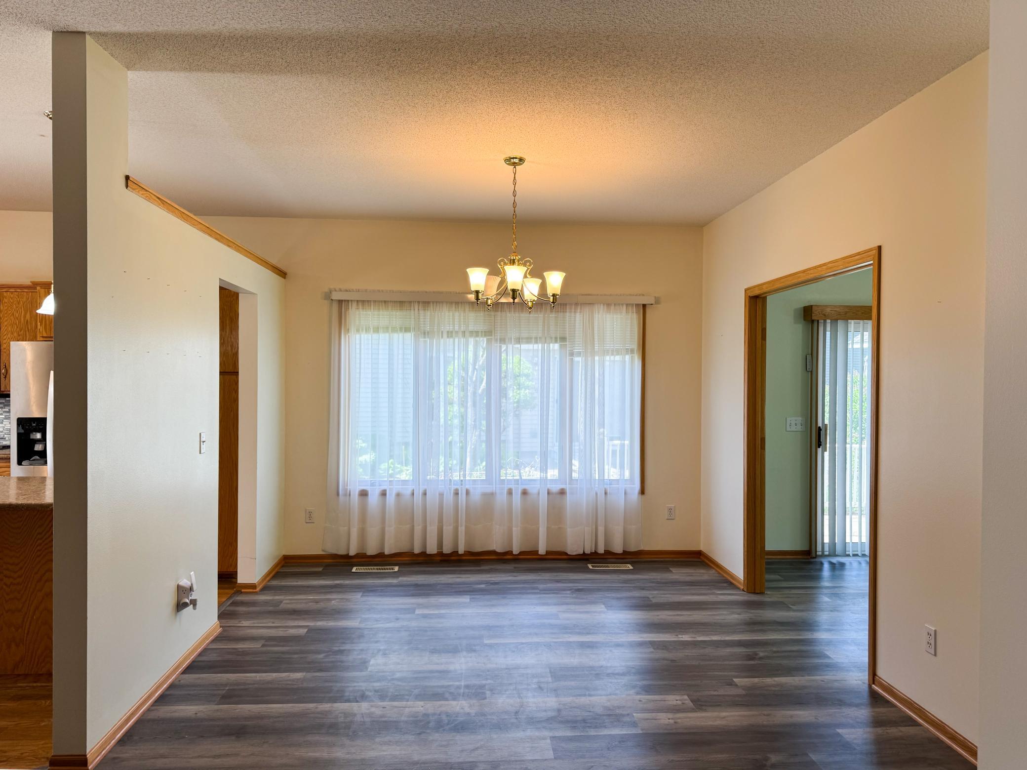 160 Cardinal Lane Property Photo 4