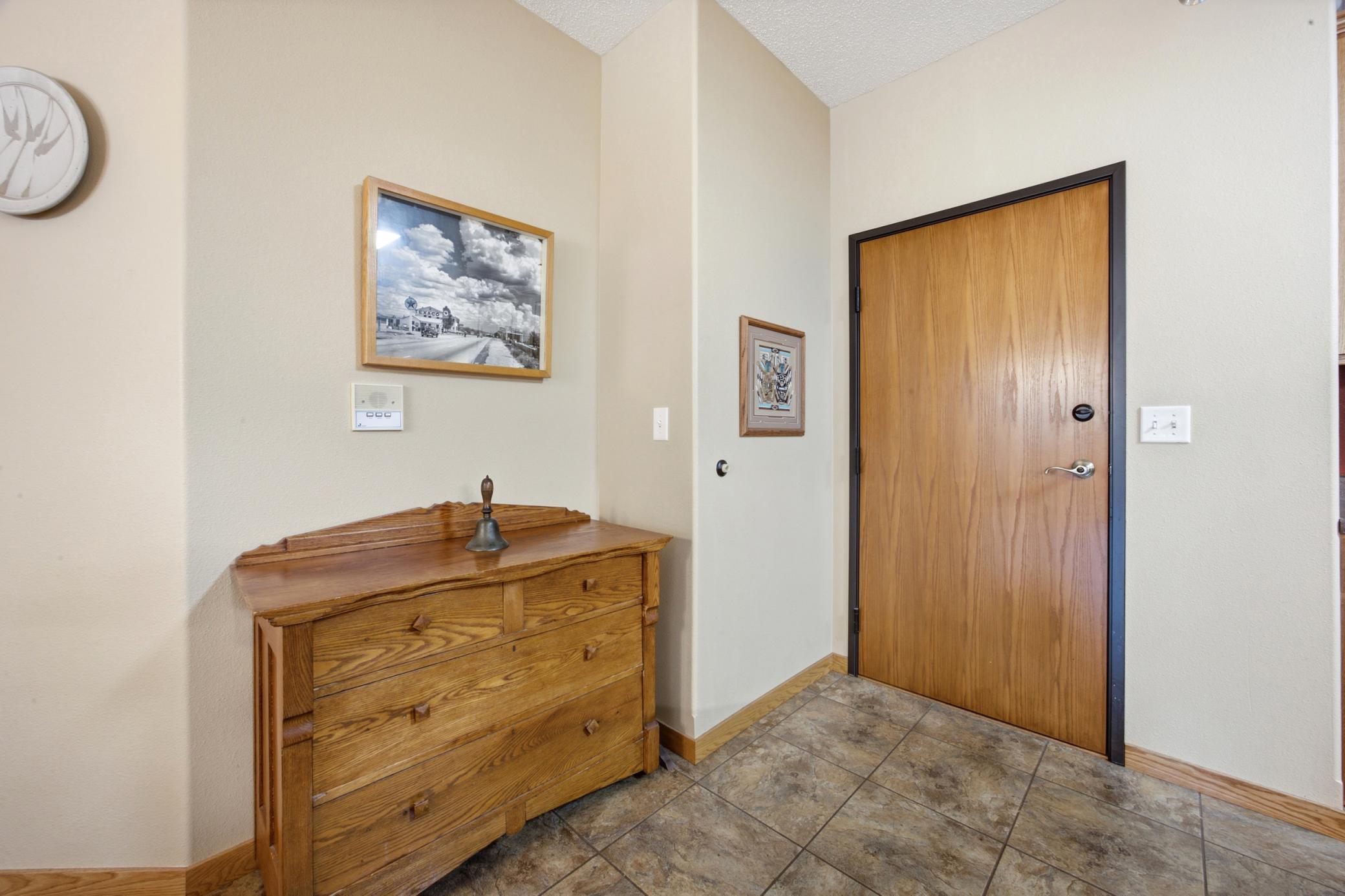 203 6th Street S 101 Property Photo 3