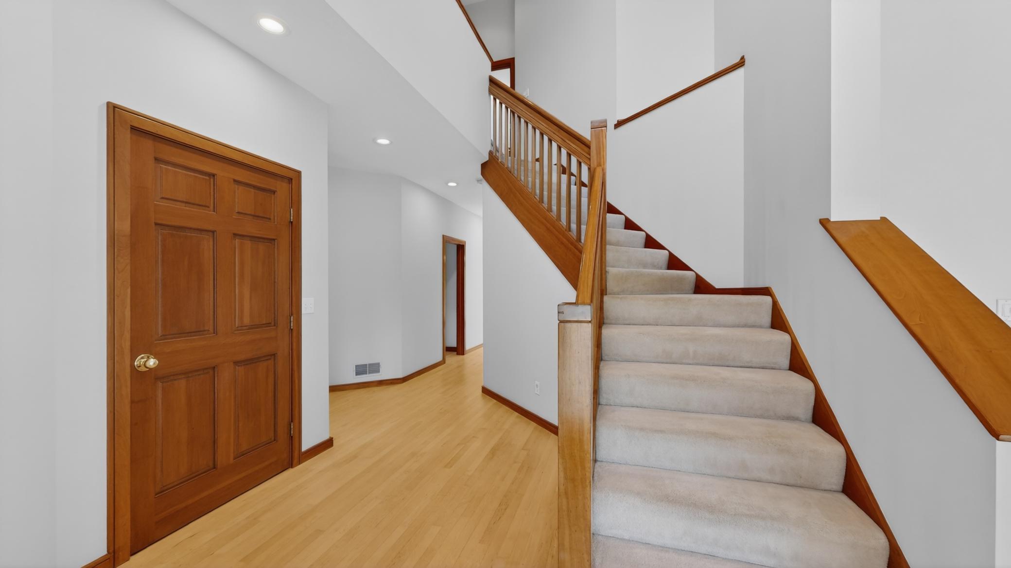 1052 Foxcroft Circle Sw Property Photo 3