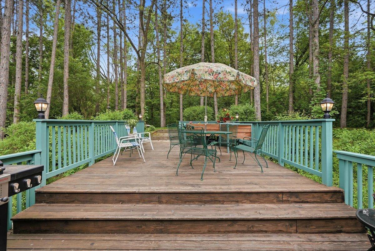 1072 Edgewood Circle Property Photo 2