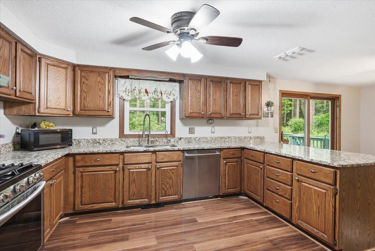 1072 Edgewood Circle Property Photo 3