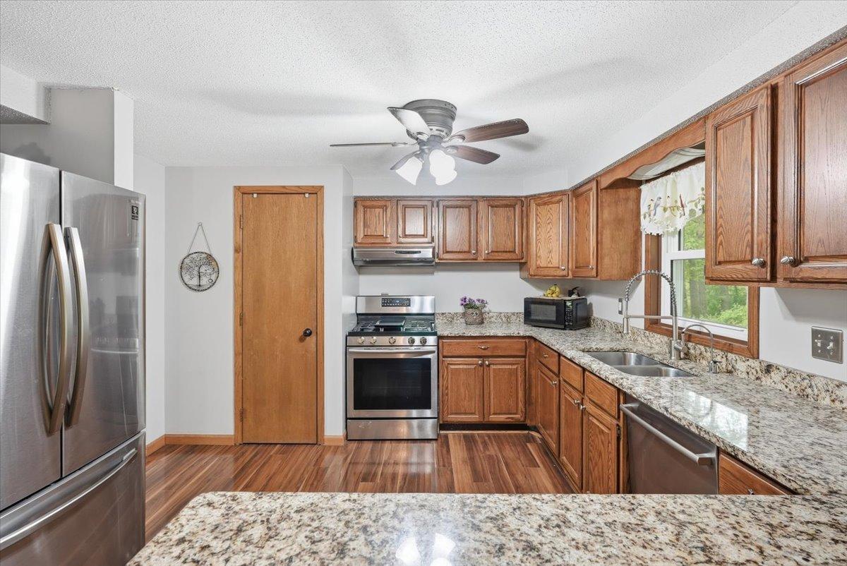 1072 Edgewood Circle Property Photo 4
