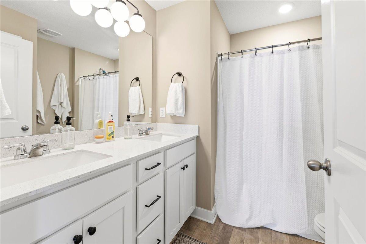 1420 Independence Curve Property Photo 19