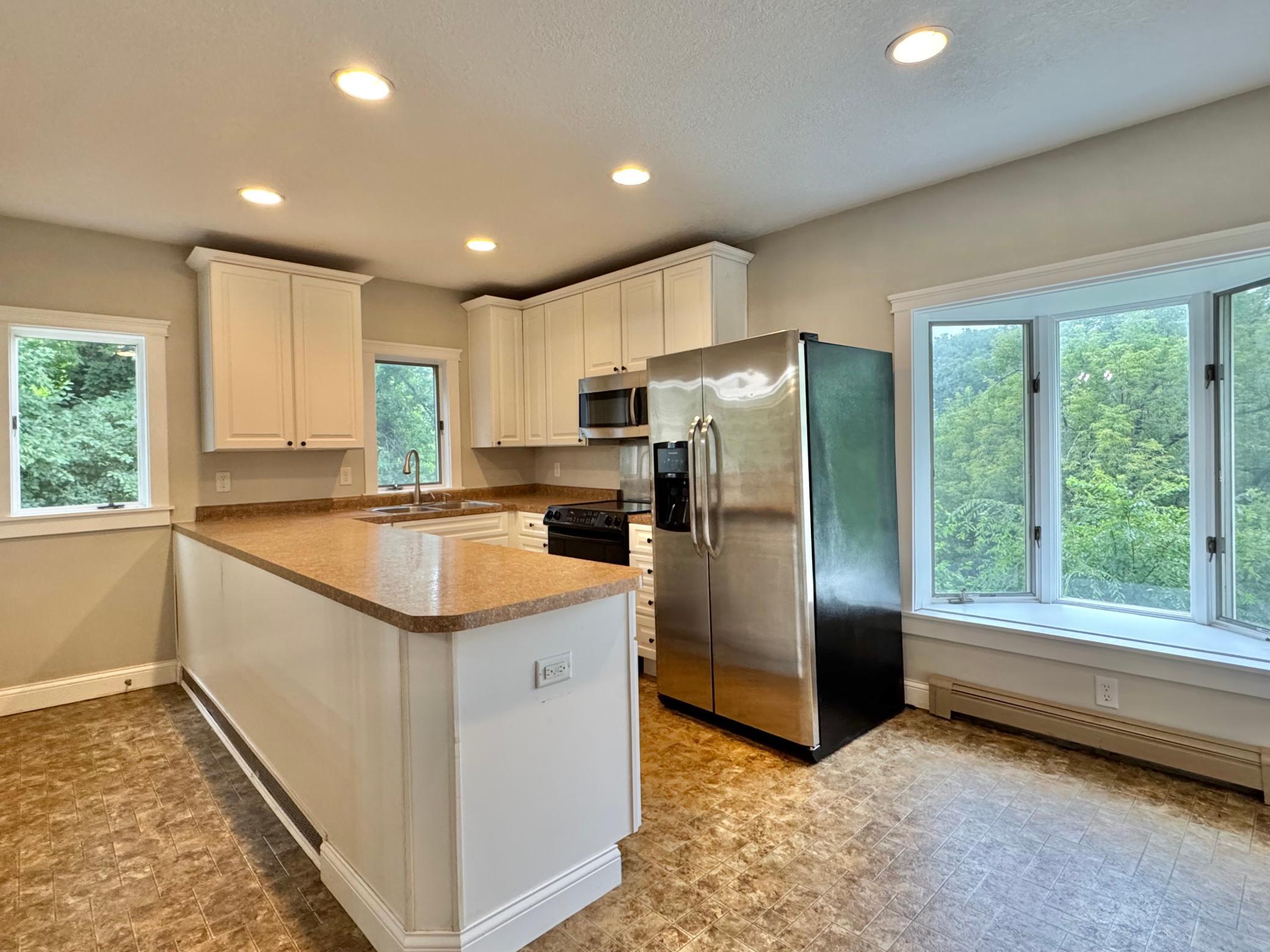 731 College Avenue Property Photo 3
