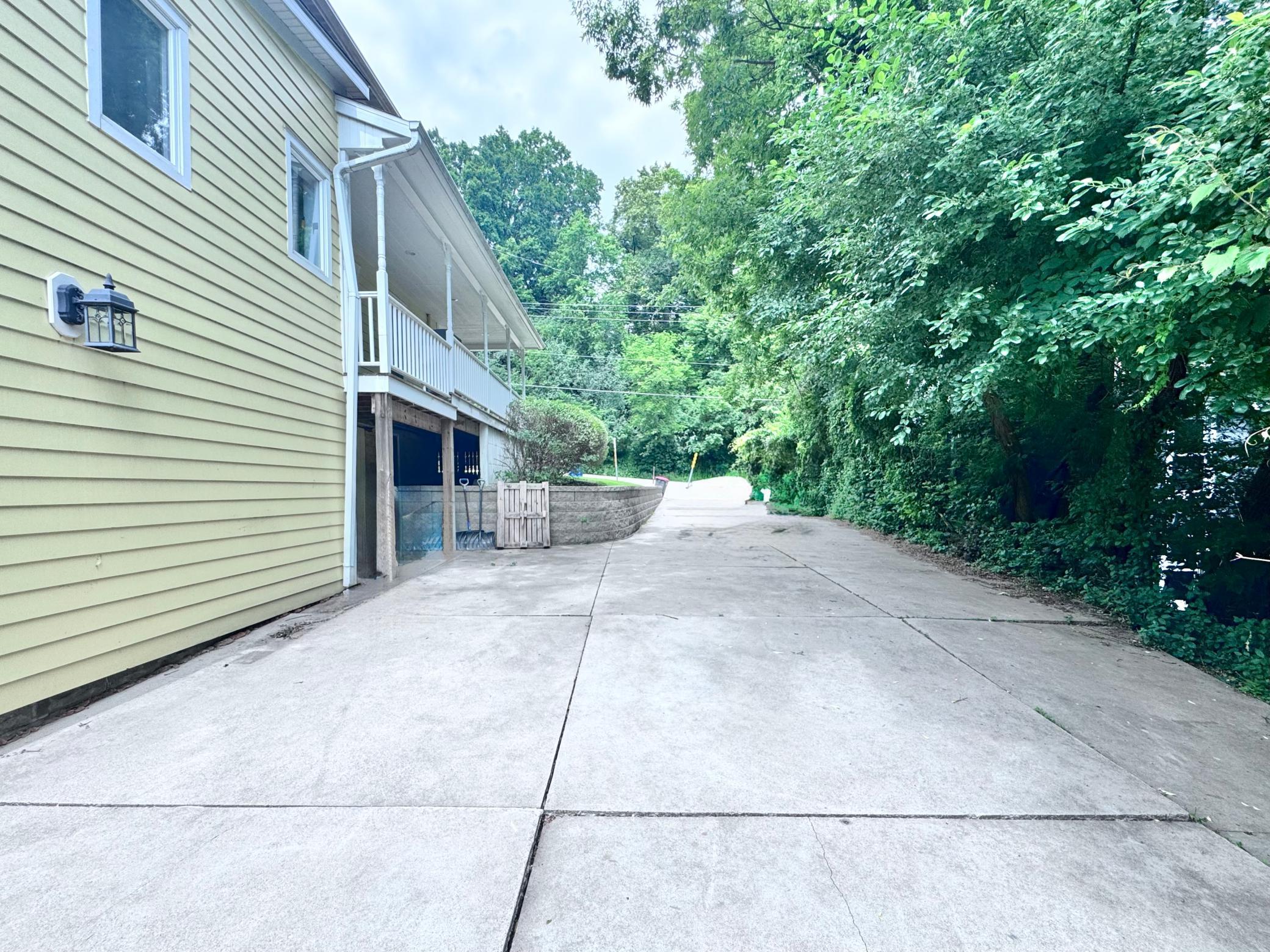 731 College Avenue Property Photo 21