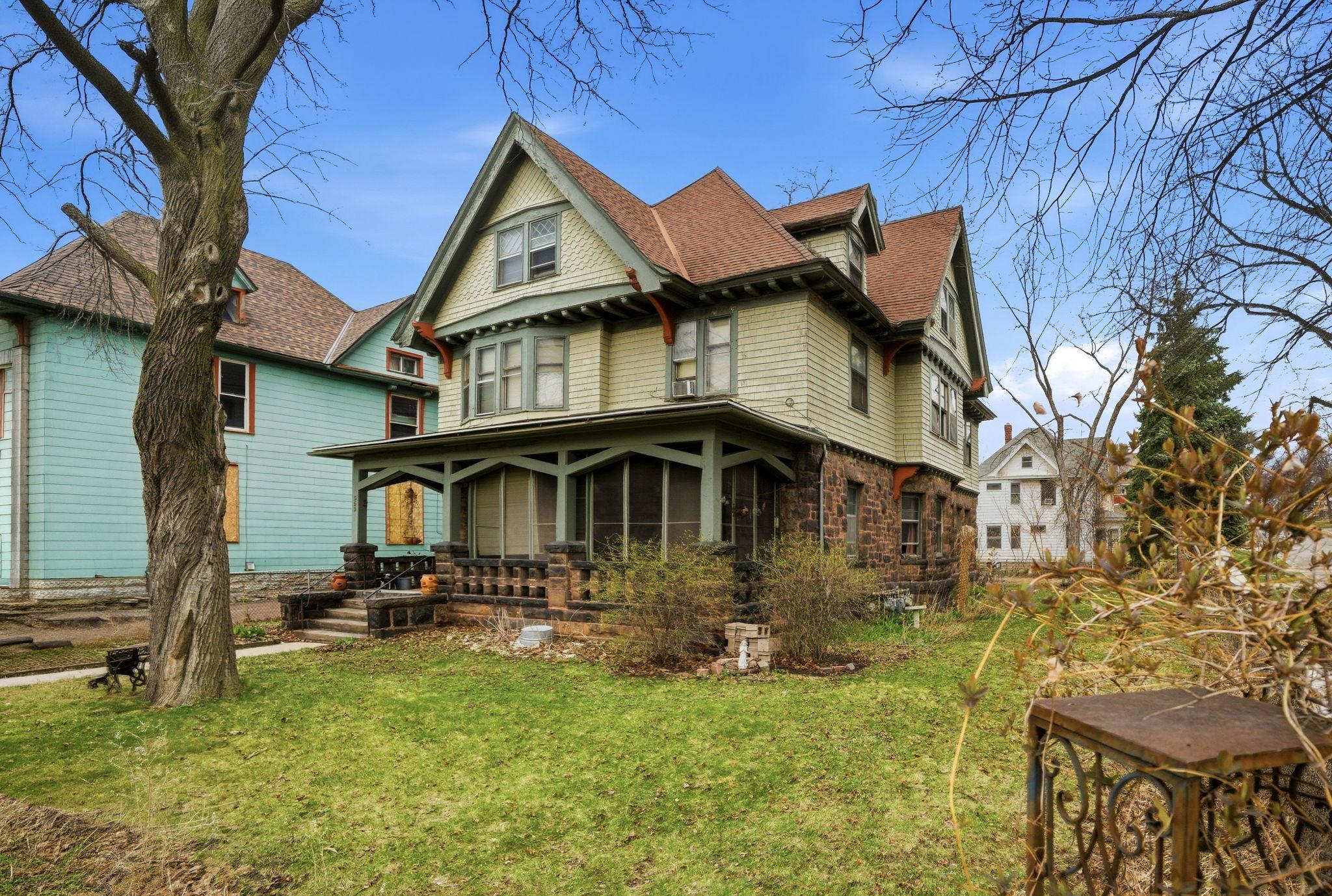352 Bates Avenue Property Photo 2